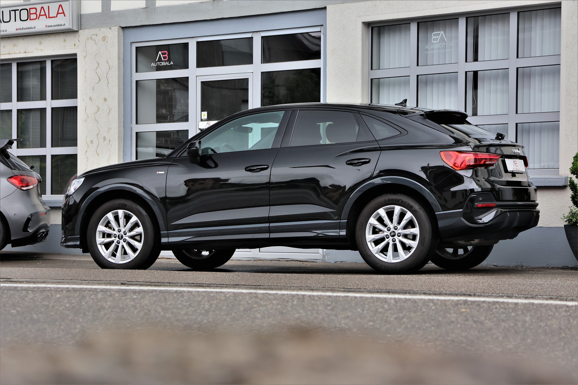 AUDI Q3 Sportback 40 TFSI S line quattro S-tronic (CH)-showroom-element-2