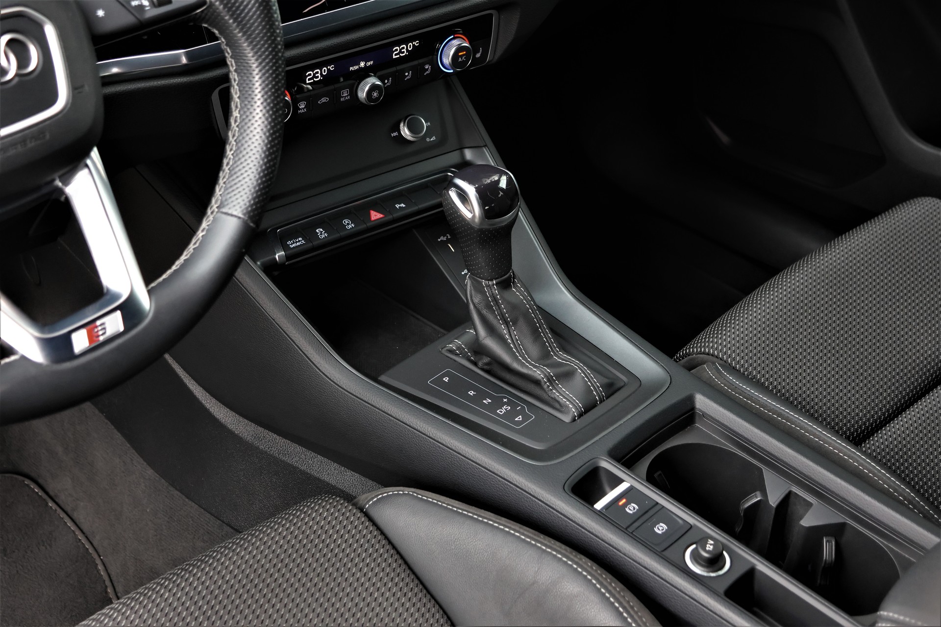 AUDI Q3 Sportback 40 TFSI S line quattro S-tronic (CH)-image-10