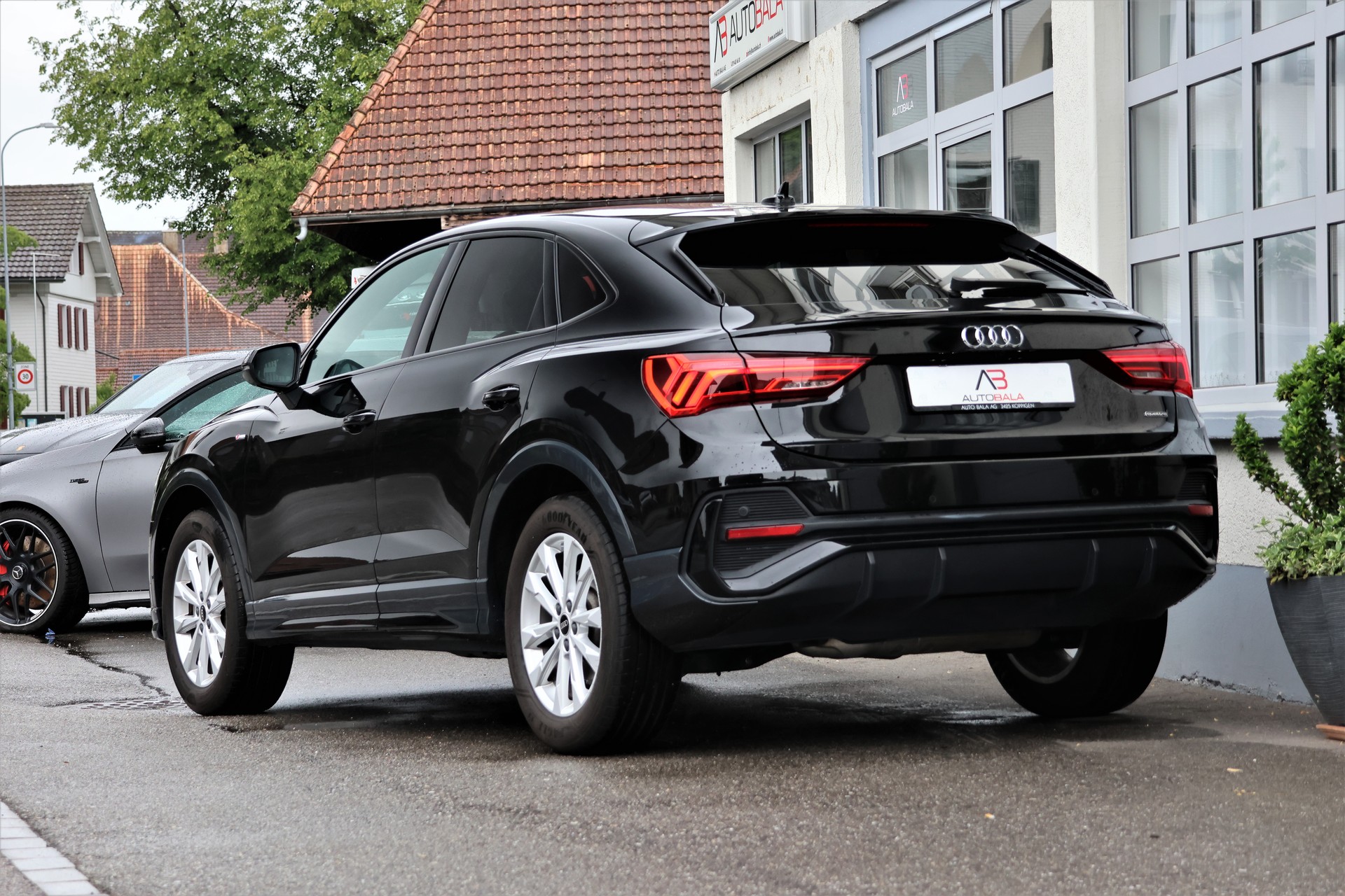 AUDI Q3 Sportback 40 TFSI S line quattro S-tronic (CH)-showroom-element-1