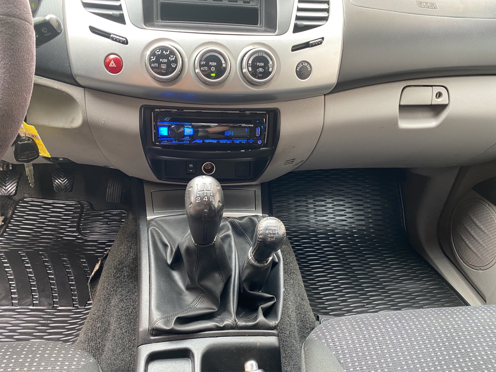 MITSUBISHI L 200 2.5 DID Invite Double Cab-image-11