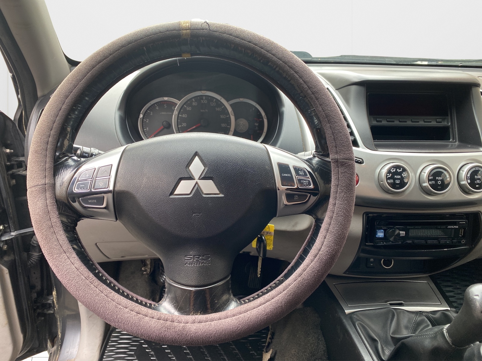 MITSUBISHI L 200 2.5 DID Invite Double Cab-image-9