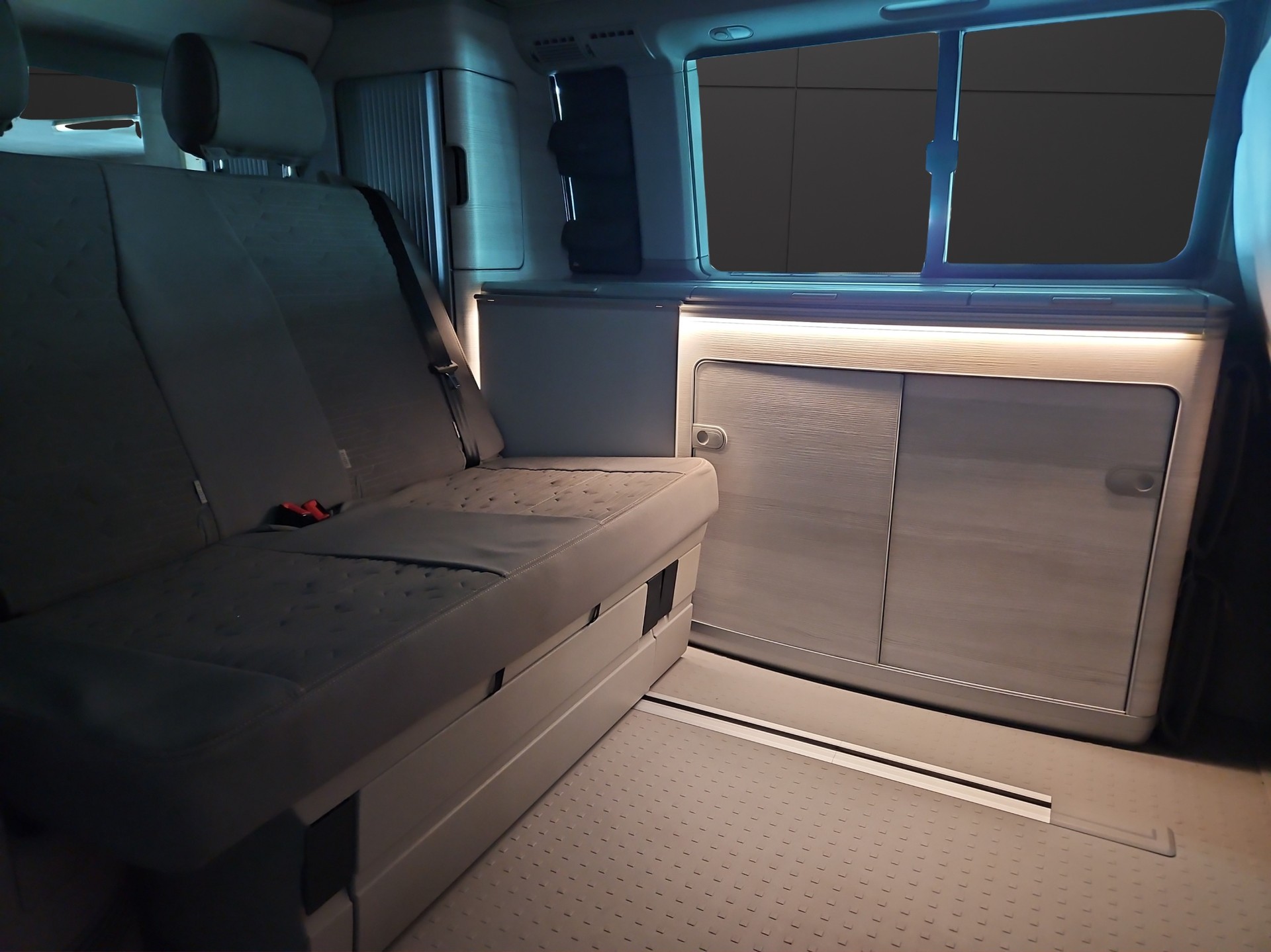 VW T6 California 2.0 Bi-TDI Ocean Liberty 4Motion DSG-image-11