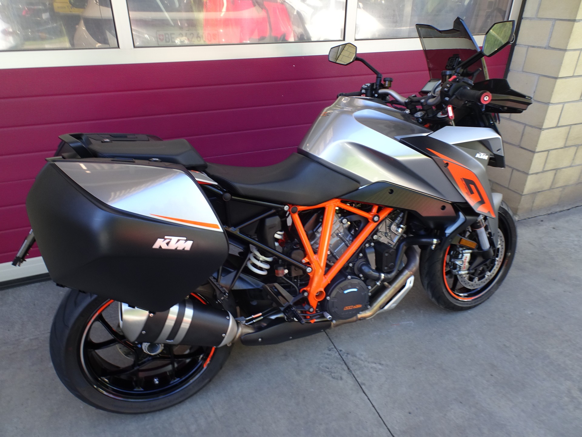 KTM 1290 Super Duke GT-image-3