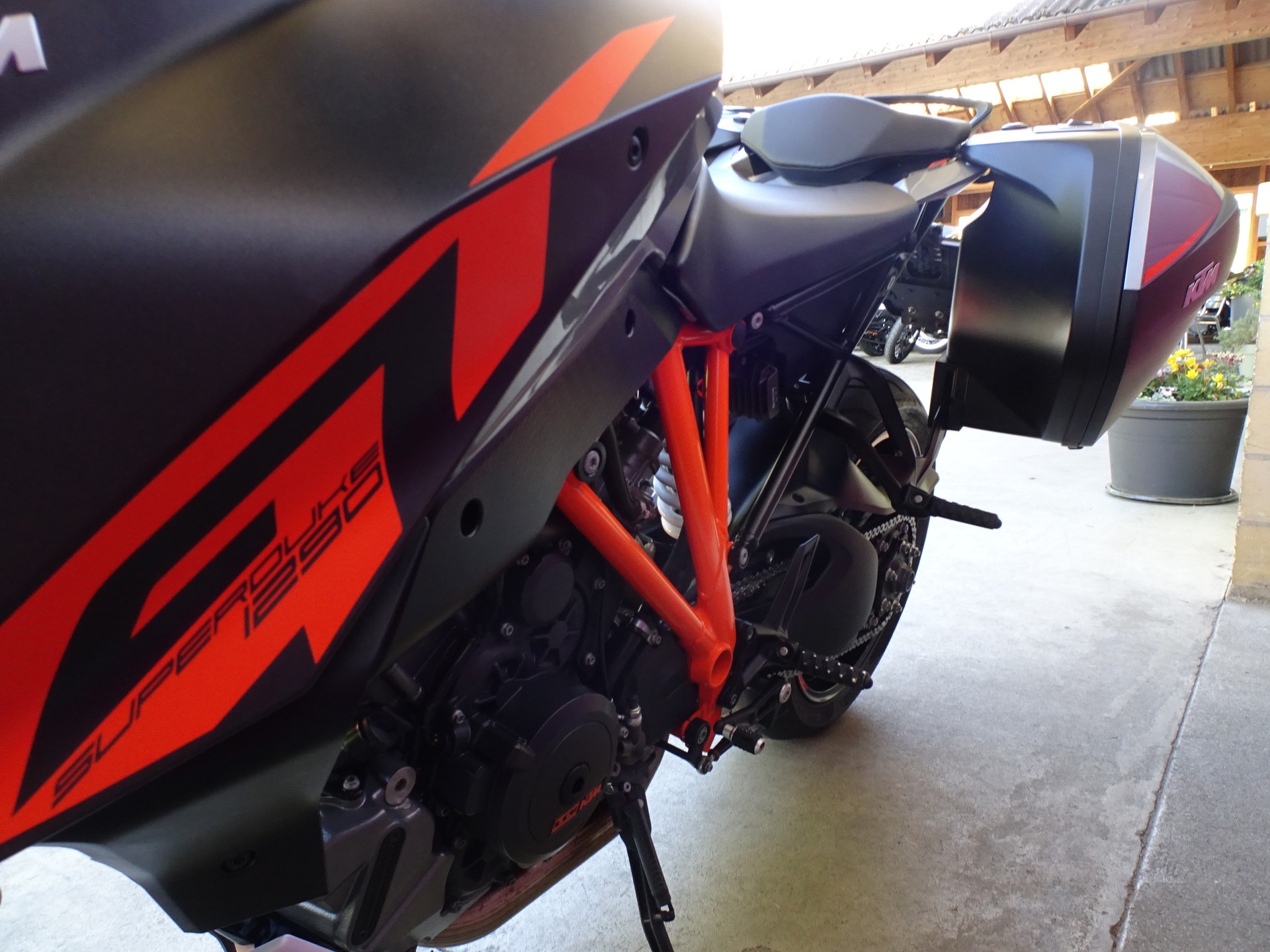 KTM 1290 Super Duke GT-image-12