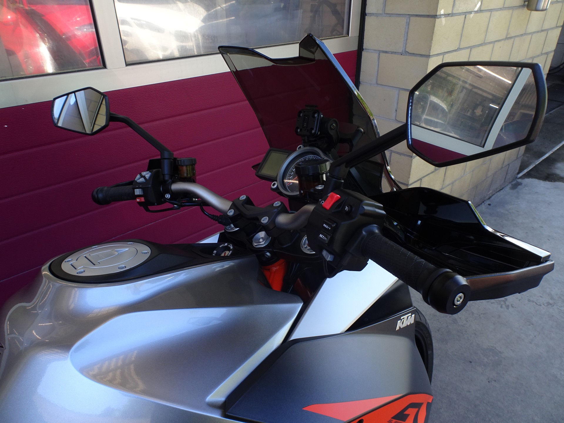 KTM 1290 Super Duke GT-image-4