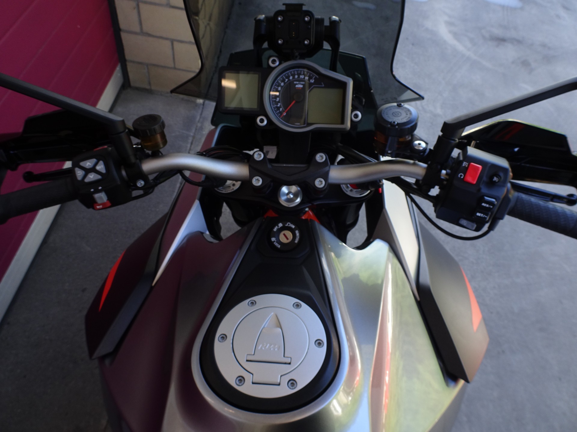 KTM 1290 Super Duke GT-image-5
