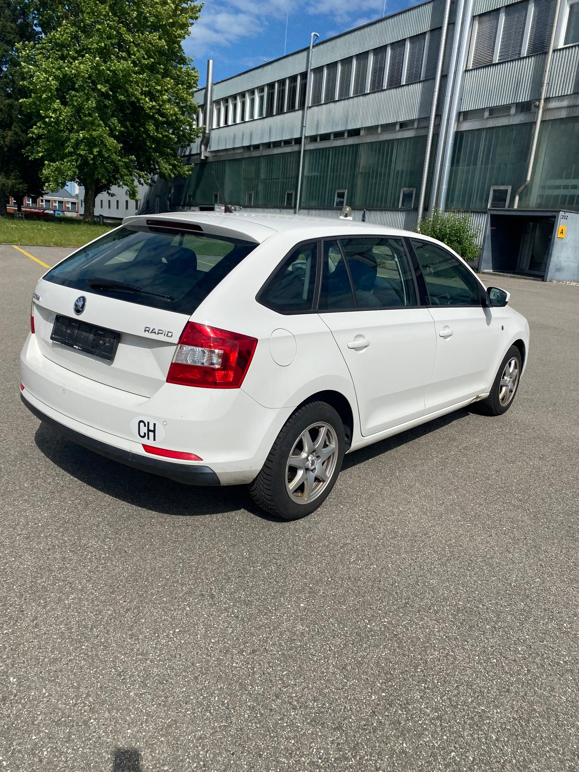 SKODA Rapid Spaceback 1.6 TDI Ambition-image-11