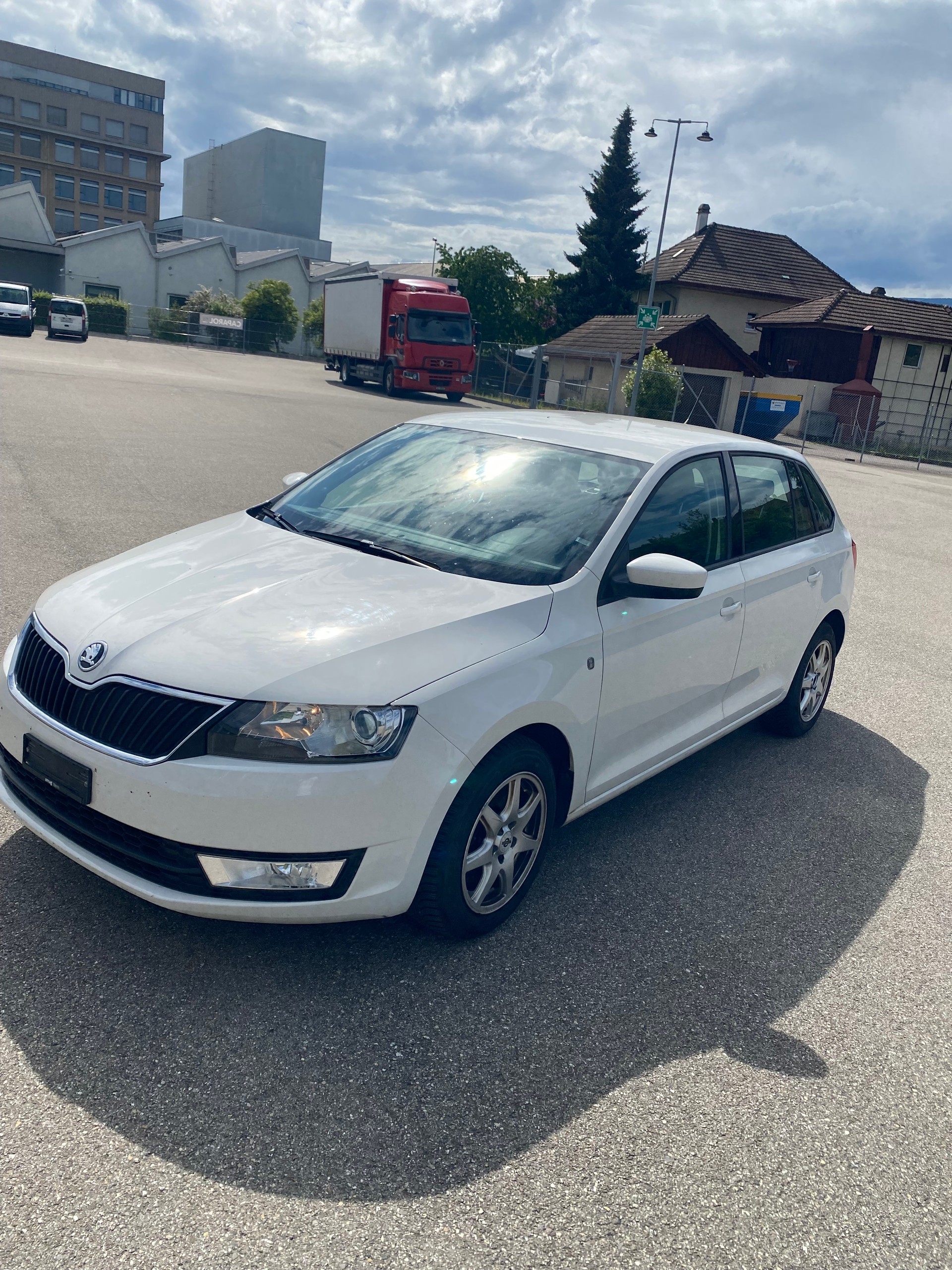 SKODA Rapid Spaceback 1.6 TDI Ambition-image-3