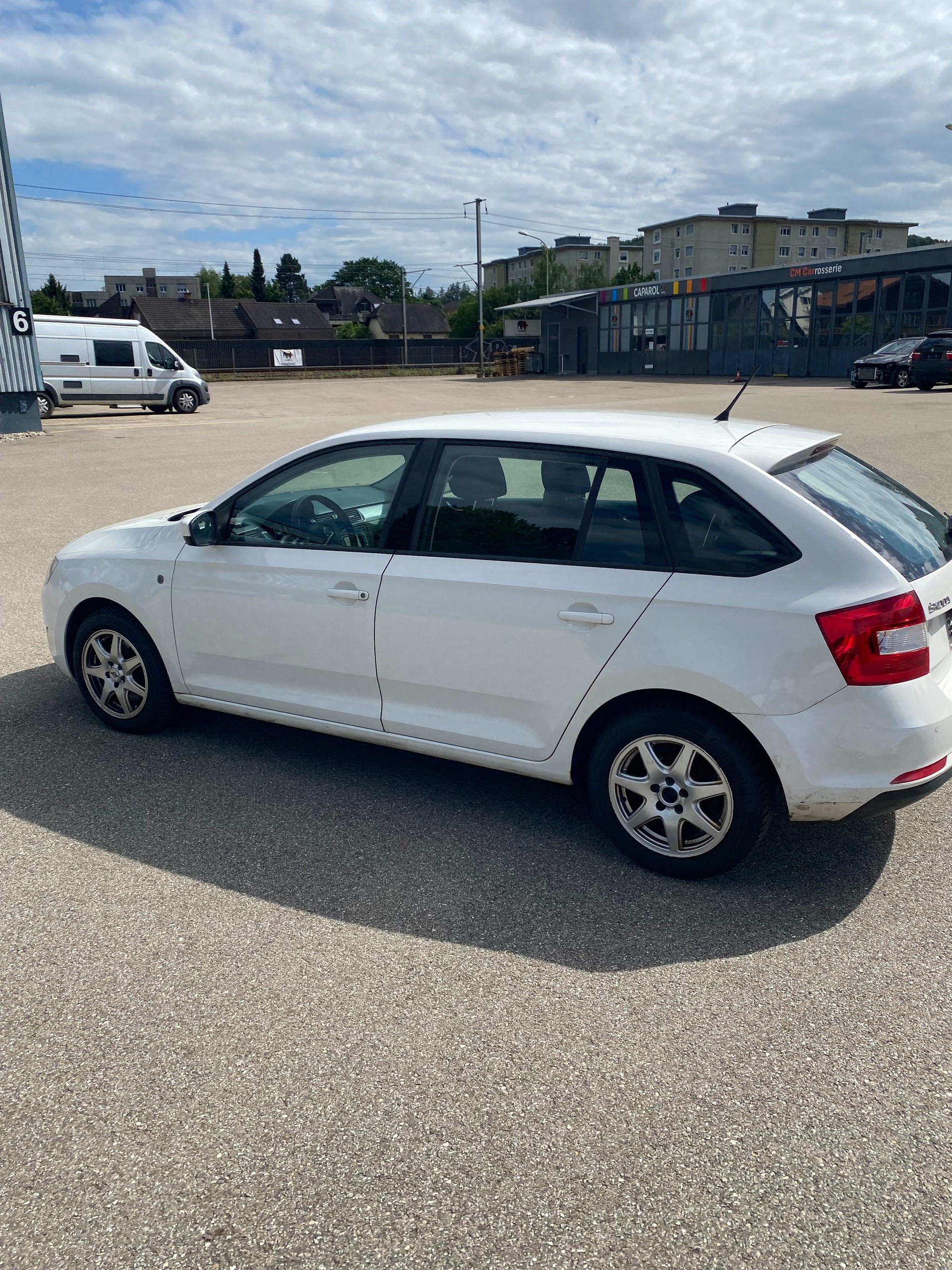 SKODA Rapid Spaceback 1.6 TDI Ambition-image-4