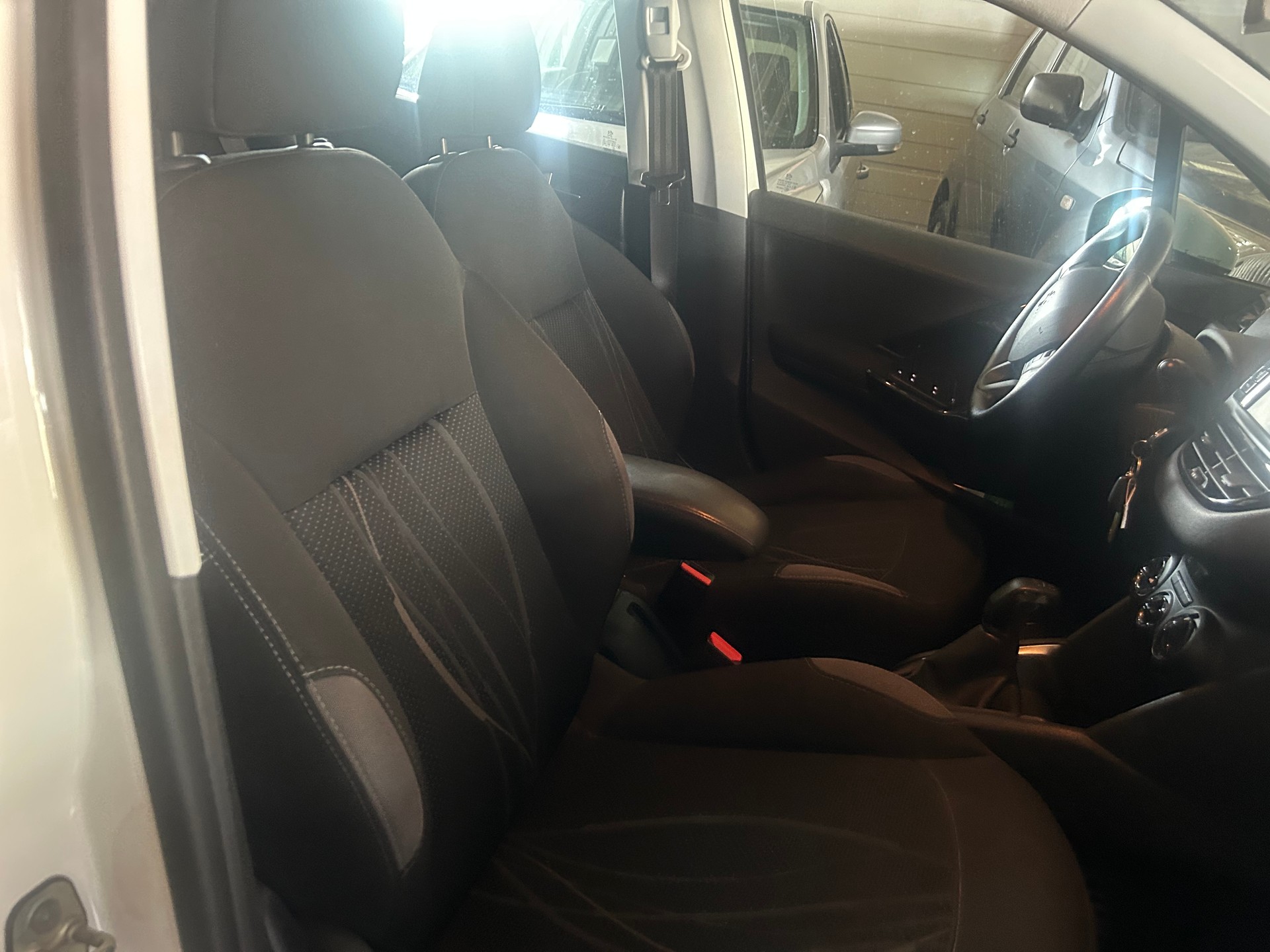 PEUGEOT 208 1.2 VTI Access-image-10
