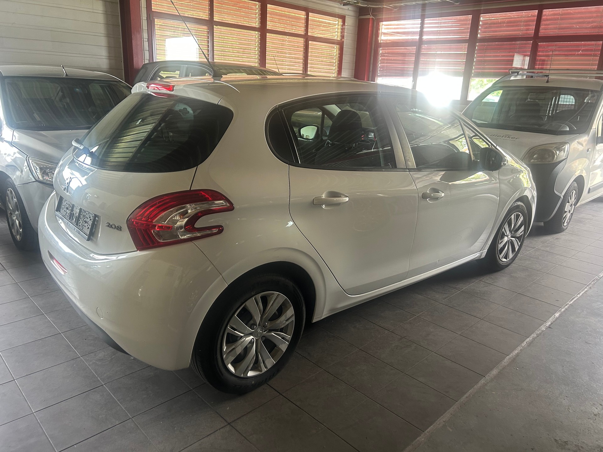 PEUGEOT 208 1.2 VTI Access-image-5