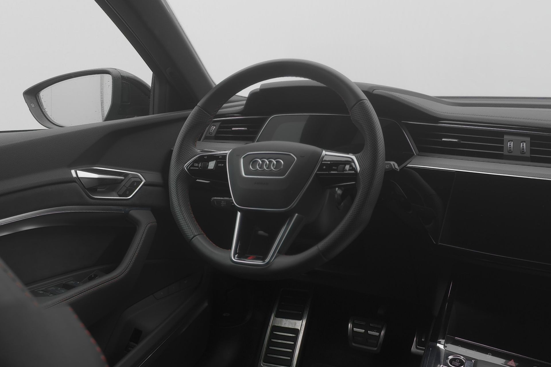 AUDI Q8 55 e-tron Black Edition quattro-image-6
