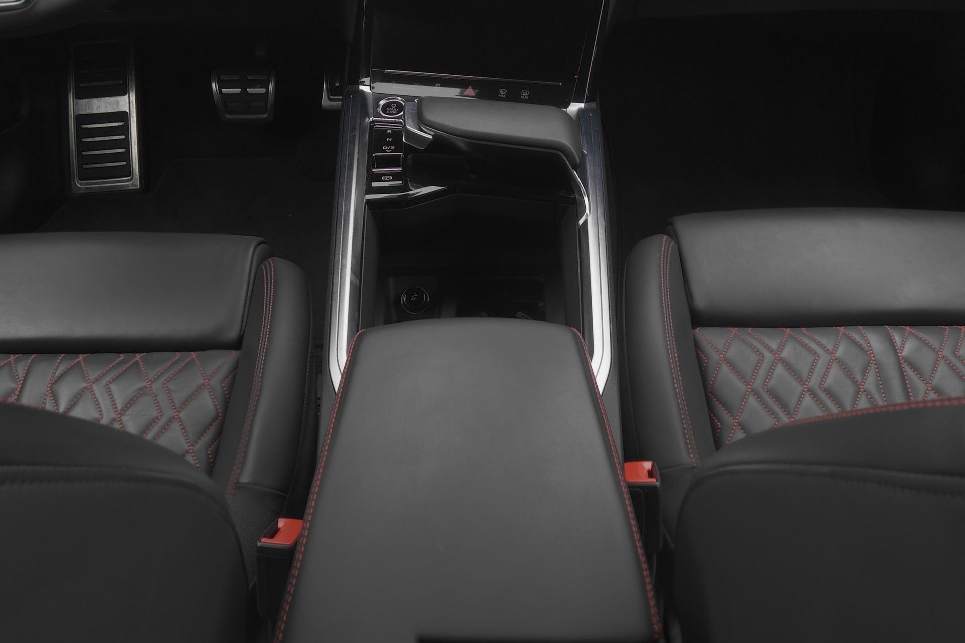 AUDI Q8 55 e-tron Black Edition quattro-image-8