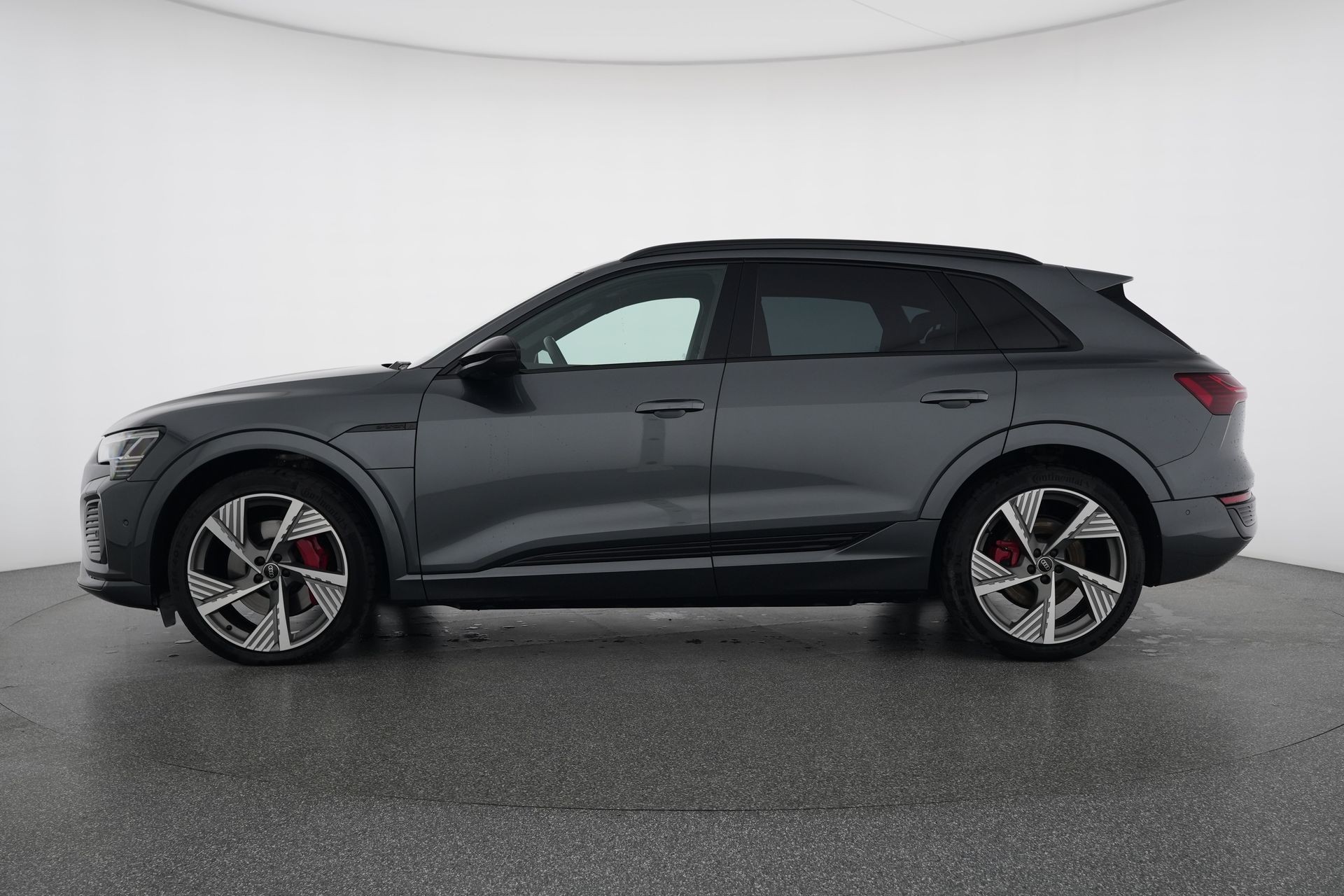 AUDI Q8 55 e-tron Black Edition quattro-showroom-element-2