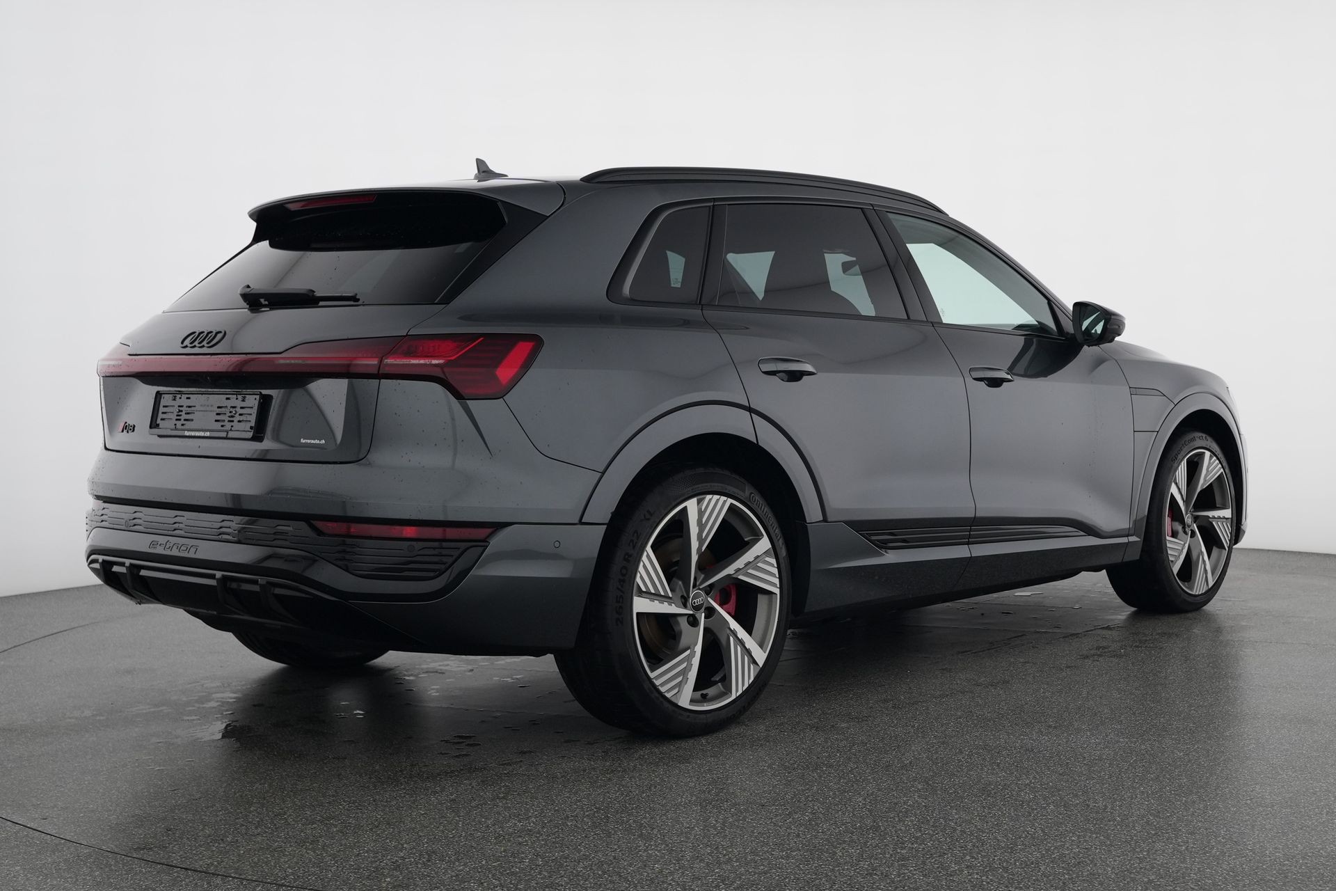 AUDI Q8 55 e-tron Black Edition quattro-image-4