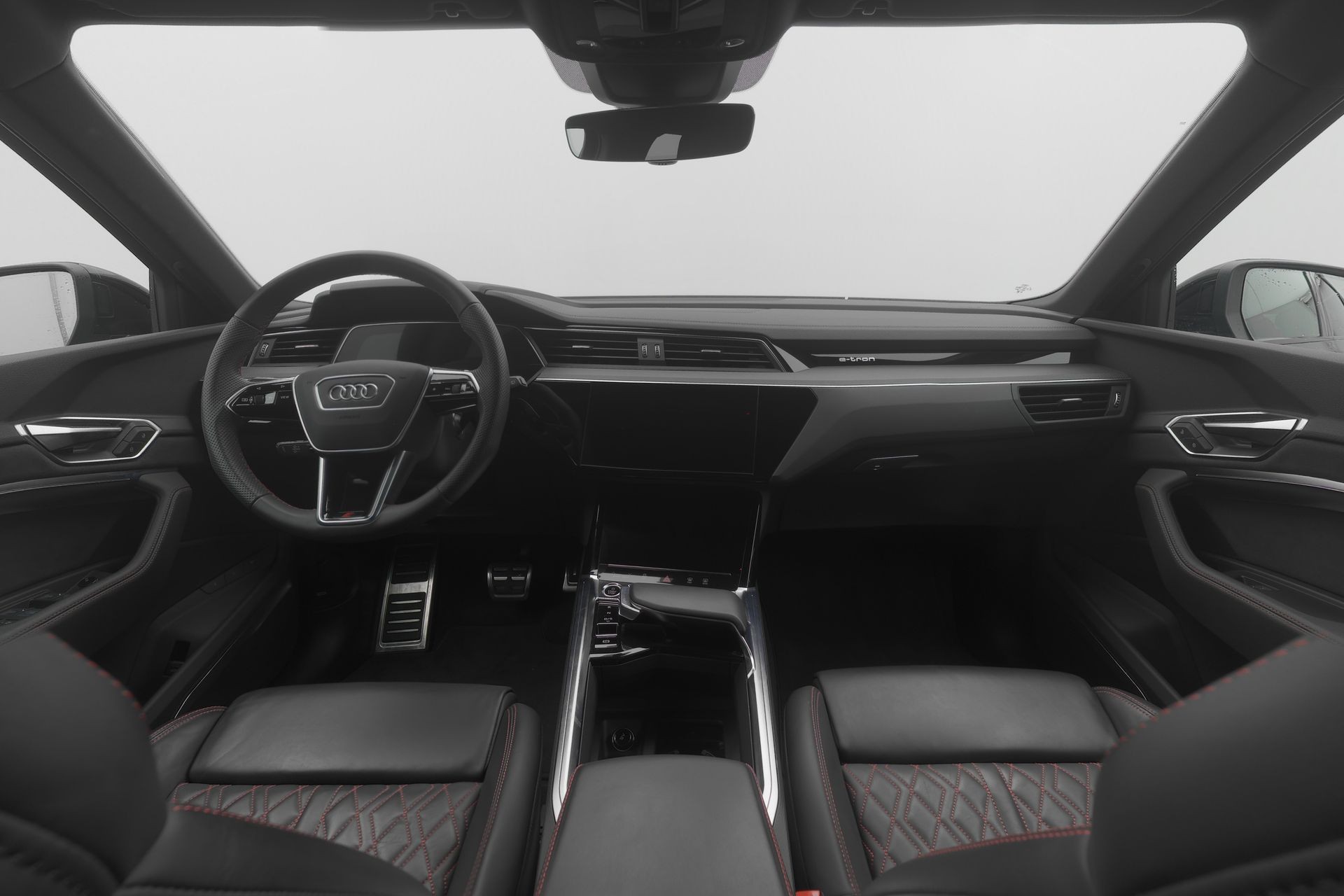 AUDI Q8 55 e-tron Black Edition quattro-image-7