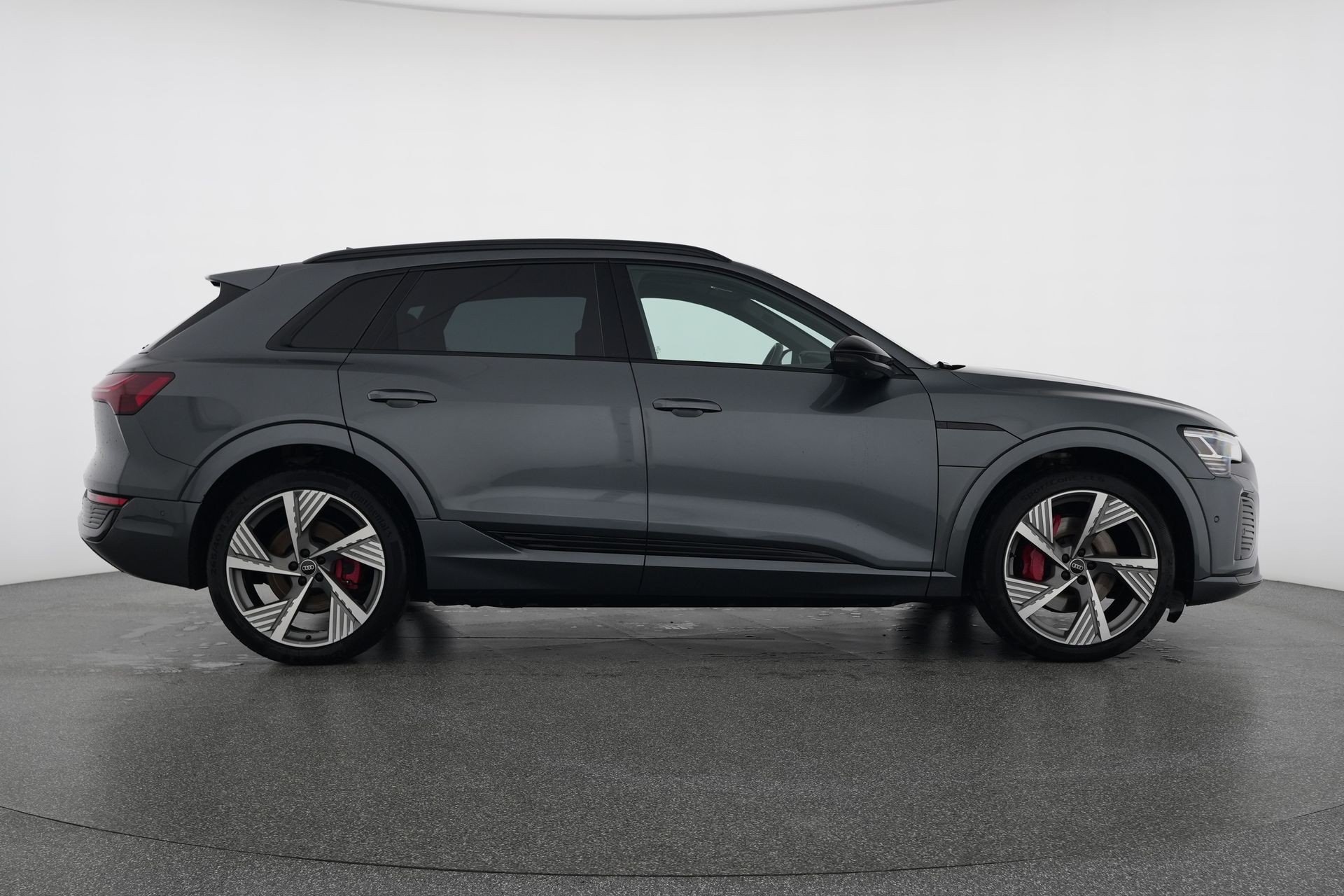 AUDI Q8 55 e-tron Black Edition quattro-image-5