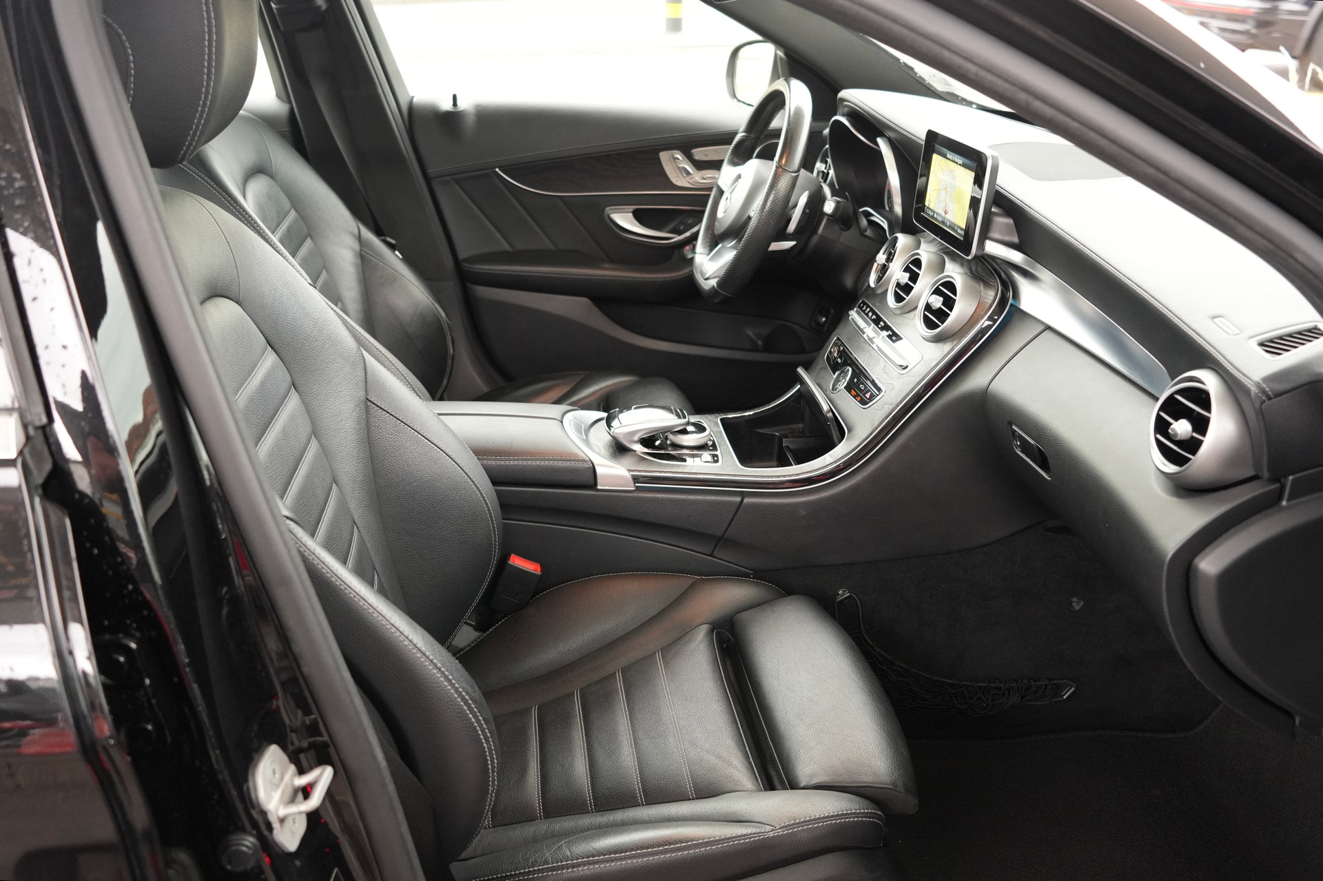 MERCEDES-BENZ C 400 AMG Line 4Matic 7G-Tronic-image-10