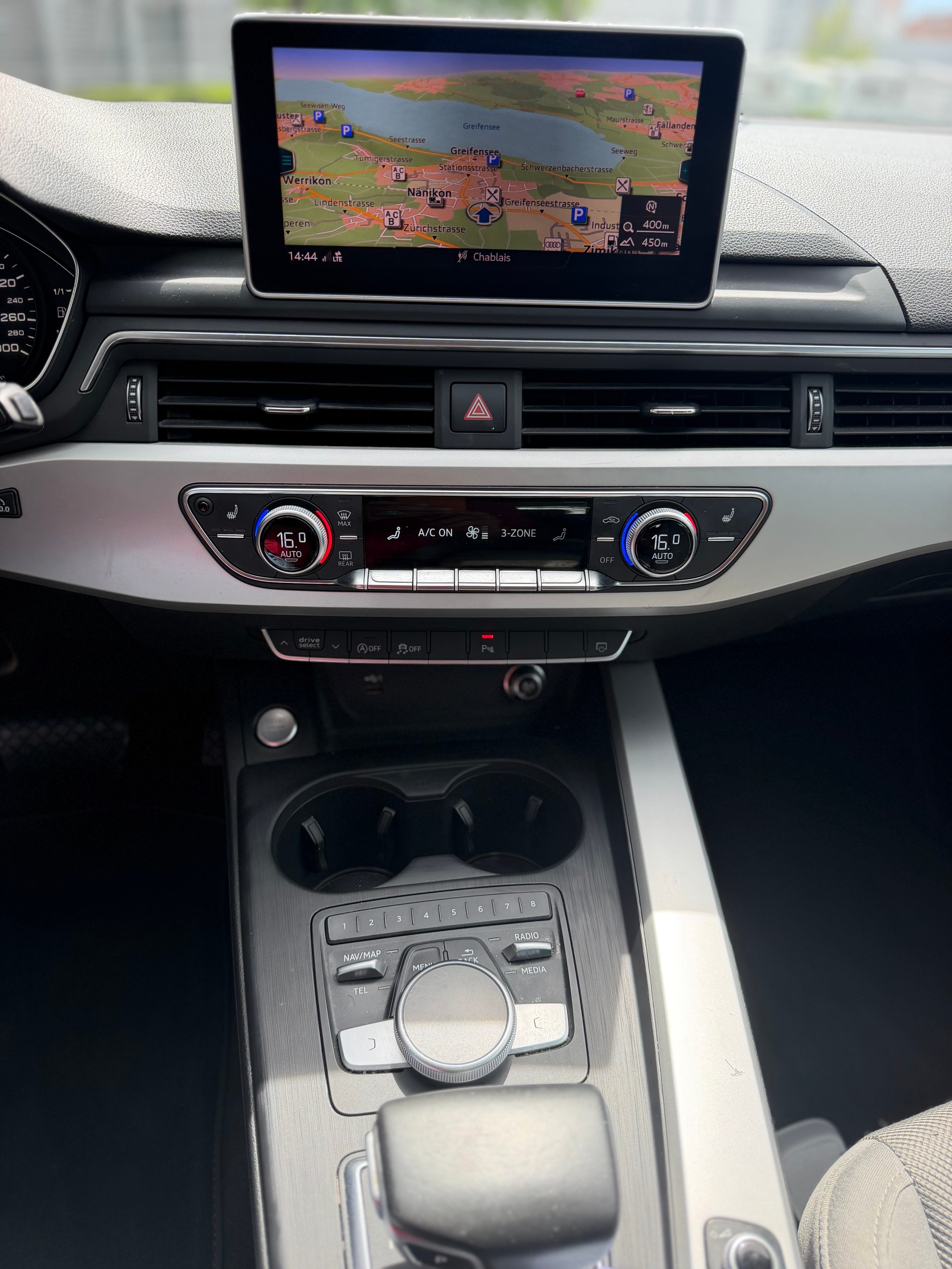 AUDI A4 Avant 40 TDI Design quattro S-tronic-image-29