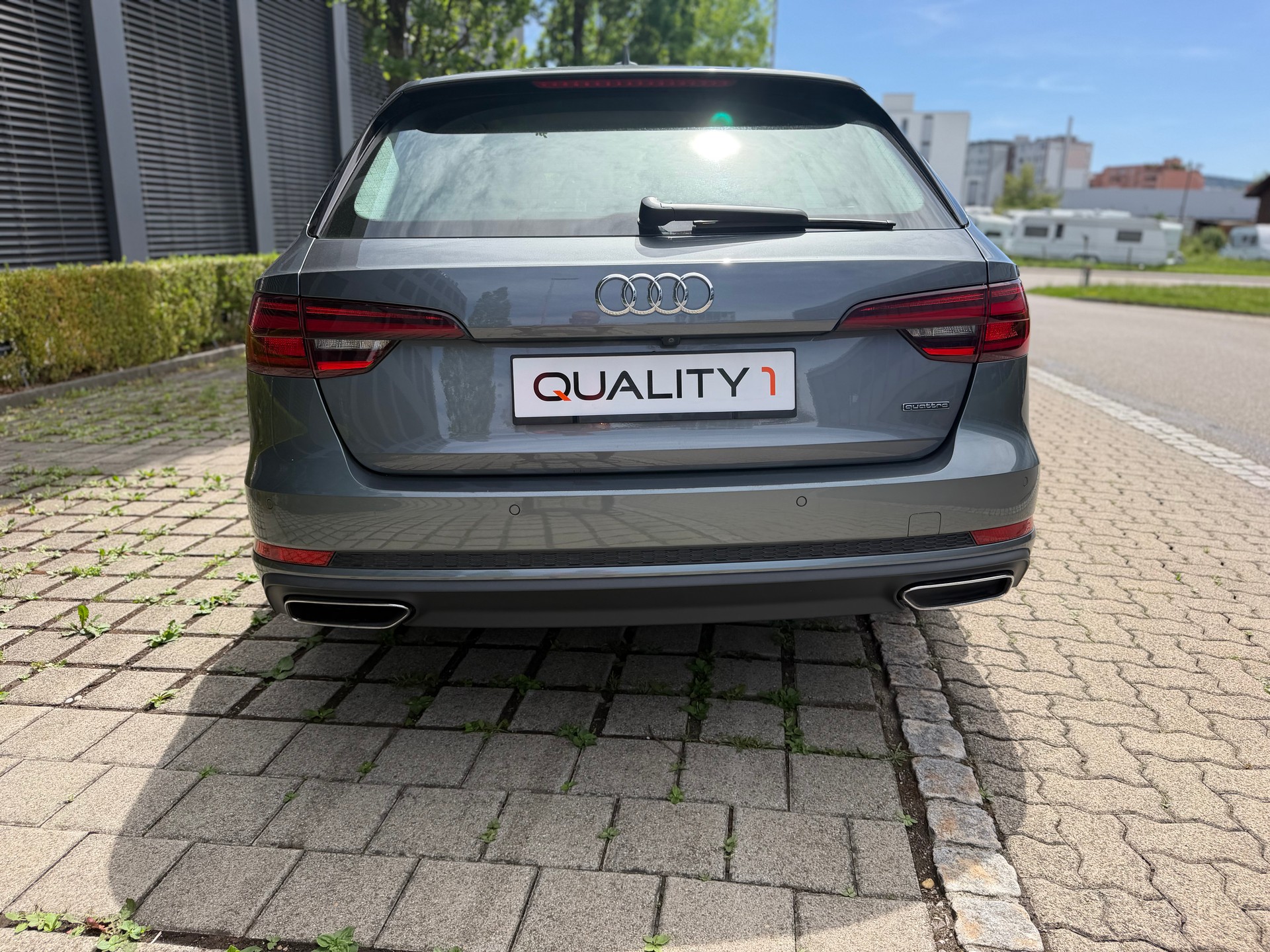 AUDI A4 Avant 40 TDI Design quattro S-tronic-image-18