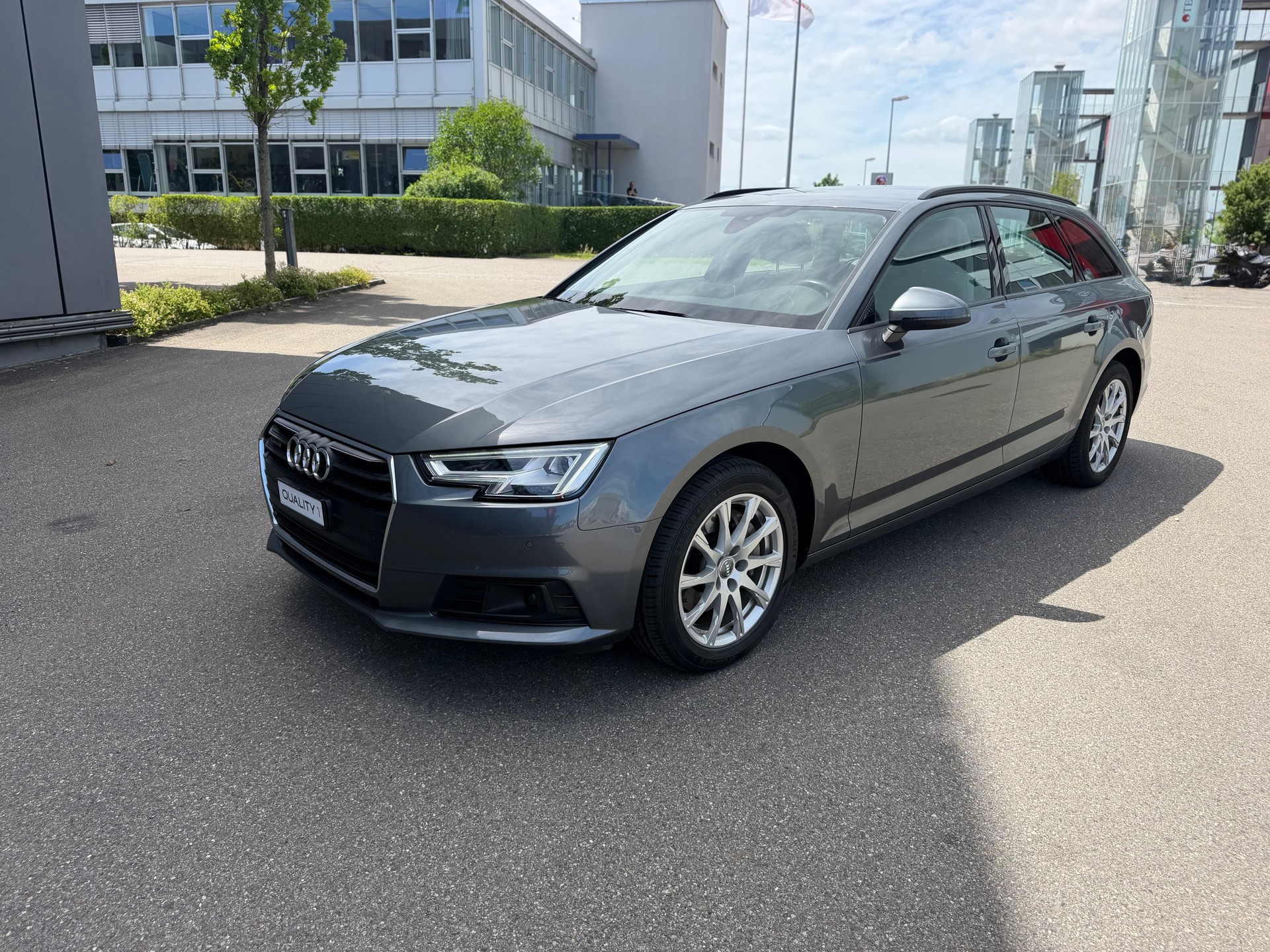 AUDI A4 Avant 40 TDI Design quattro S-tronic-image-23