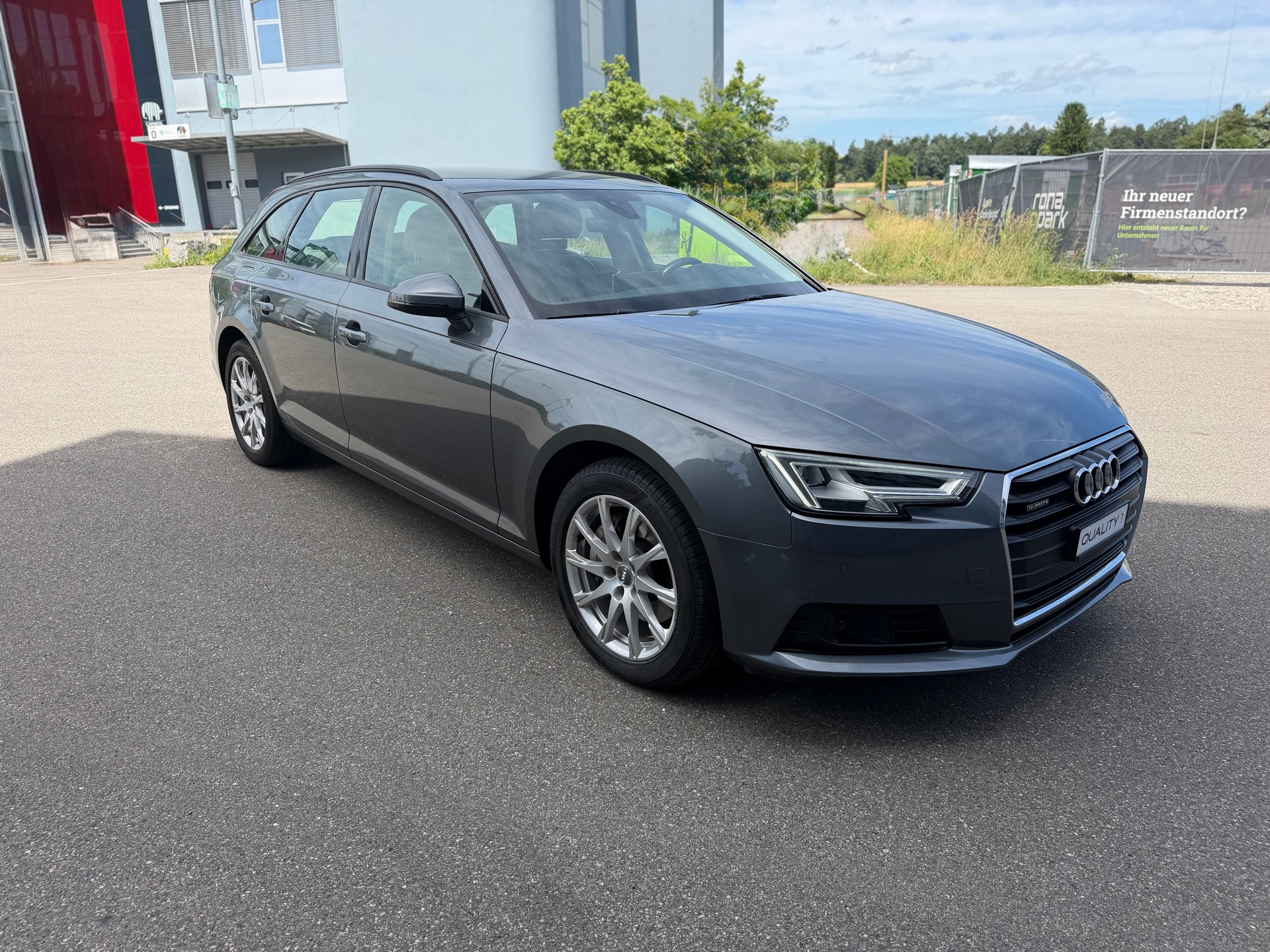AUDI A4 Avant 40 TDI Design quattro S-tronic-image-25