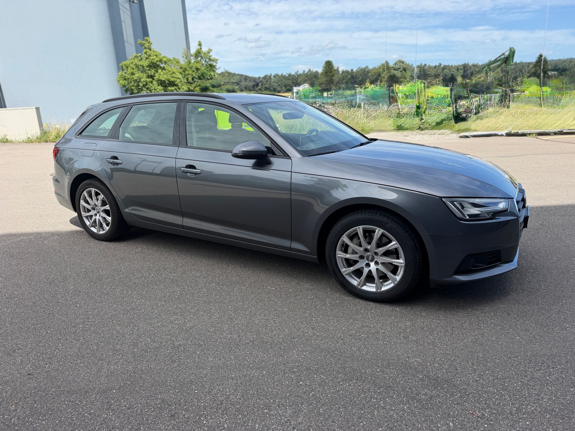 AUDI A4 Avant 40 TDI Design quattro S-tronic-image-24