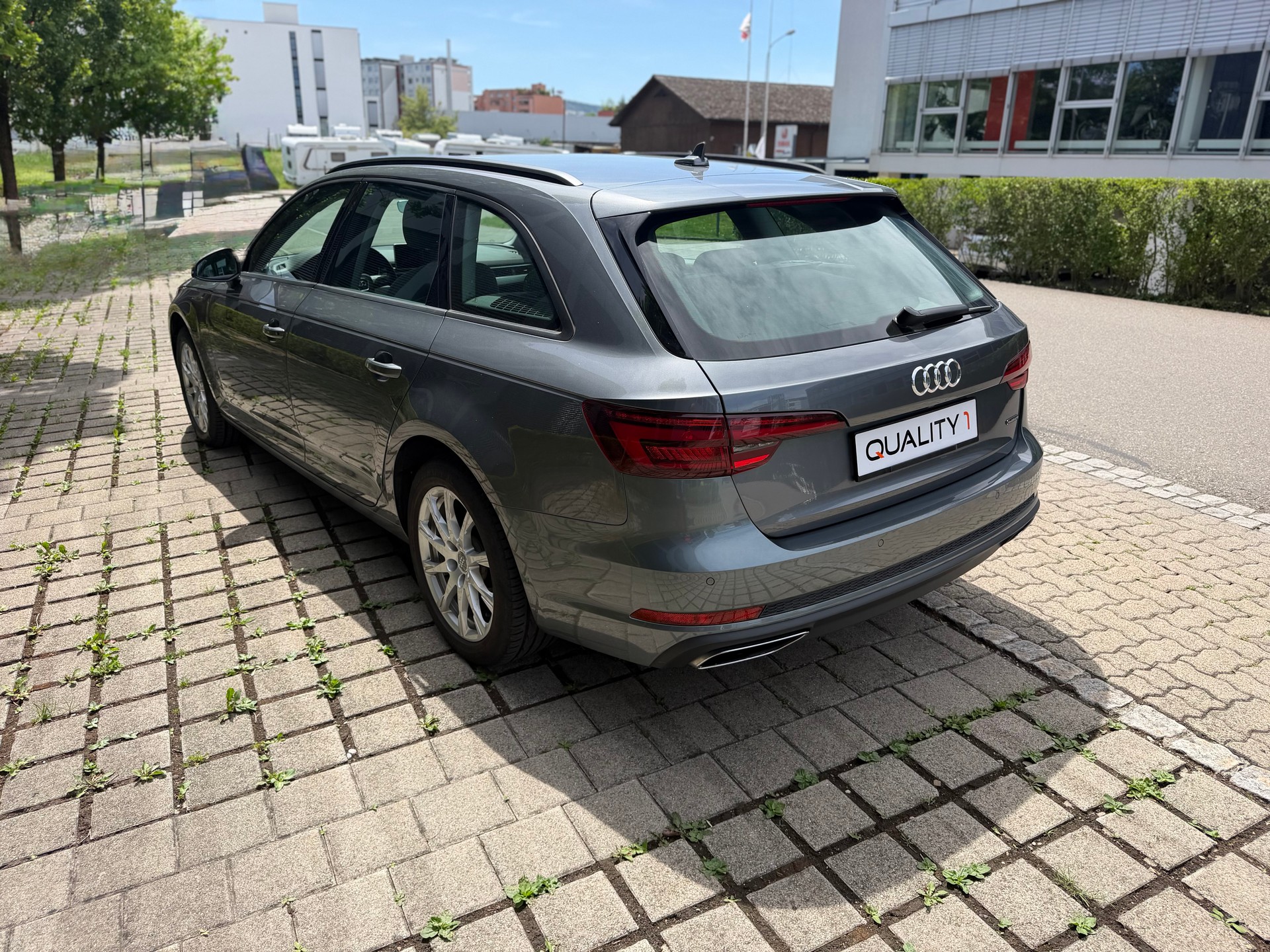 AUDI A4 Avant 40 TDI Design quattro S-tronic-image-6
