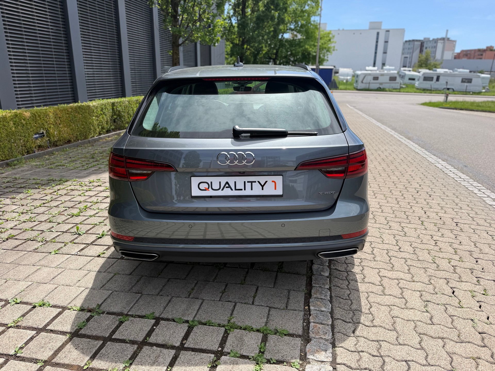 AUDI A4 Avant 40 TDI Design quattro S-tronic-image-5