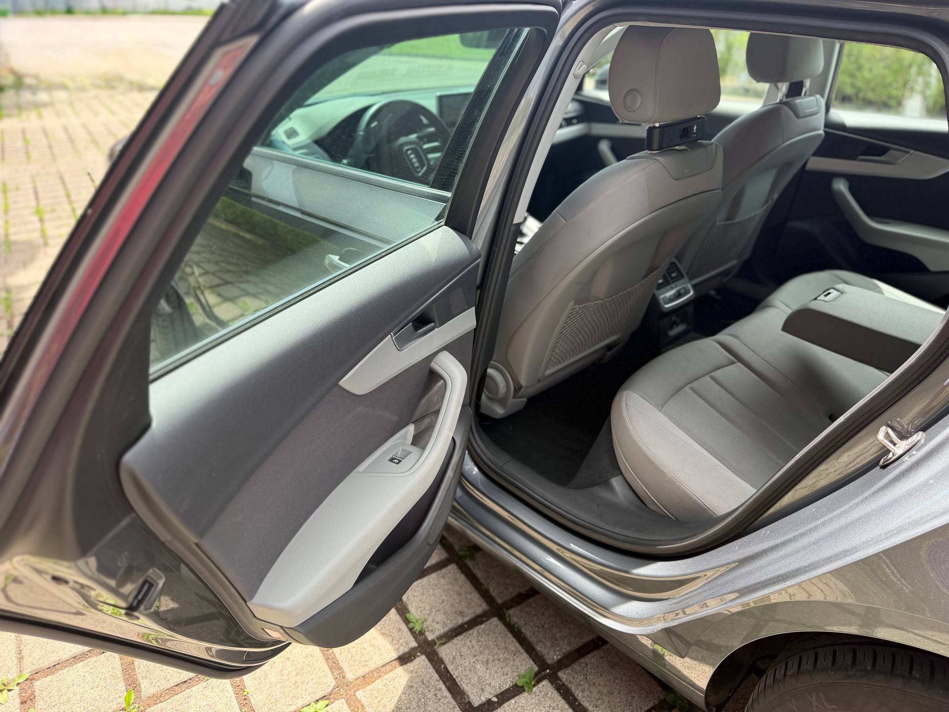 AUDI A4 Avant 40 TDI Design quattro S-tronic-image-19