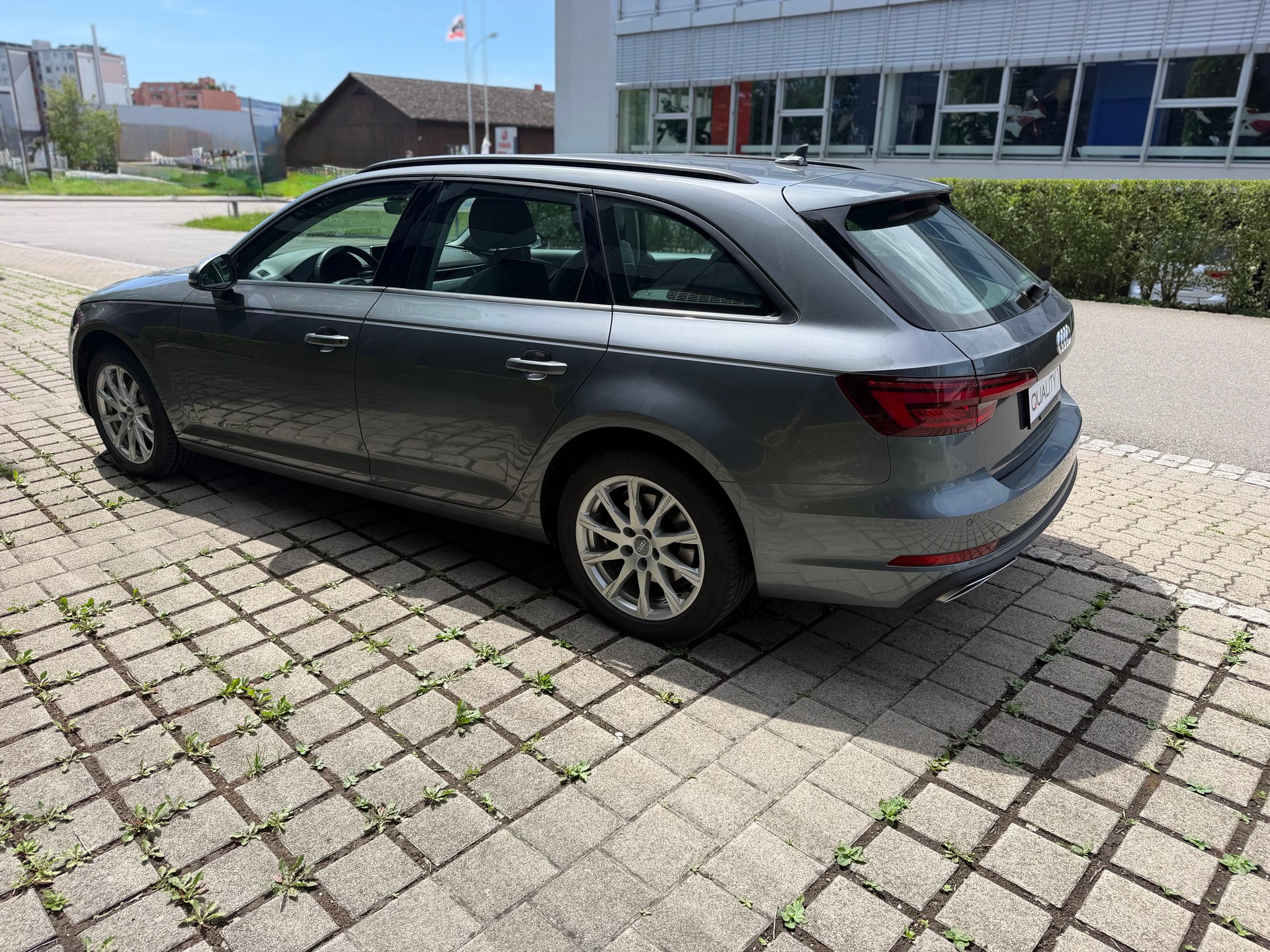 AUDI A4 Avant 40 TDI Design quattro S-tronic-image-7