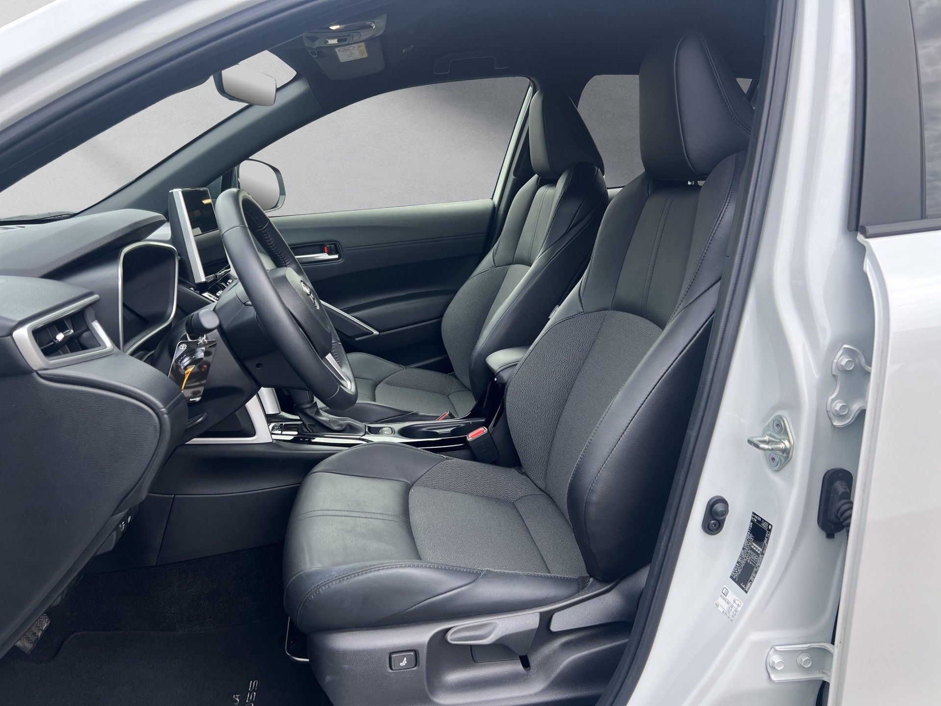 TOYOTA Corolla Cross 2.0 HSD Trend AWD-i-image-10