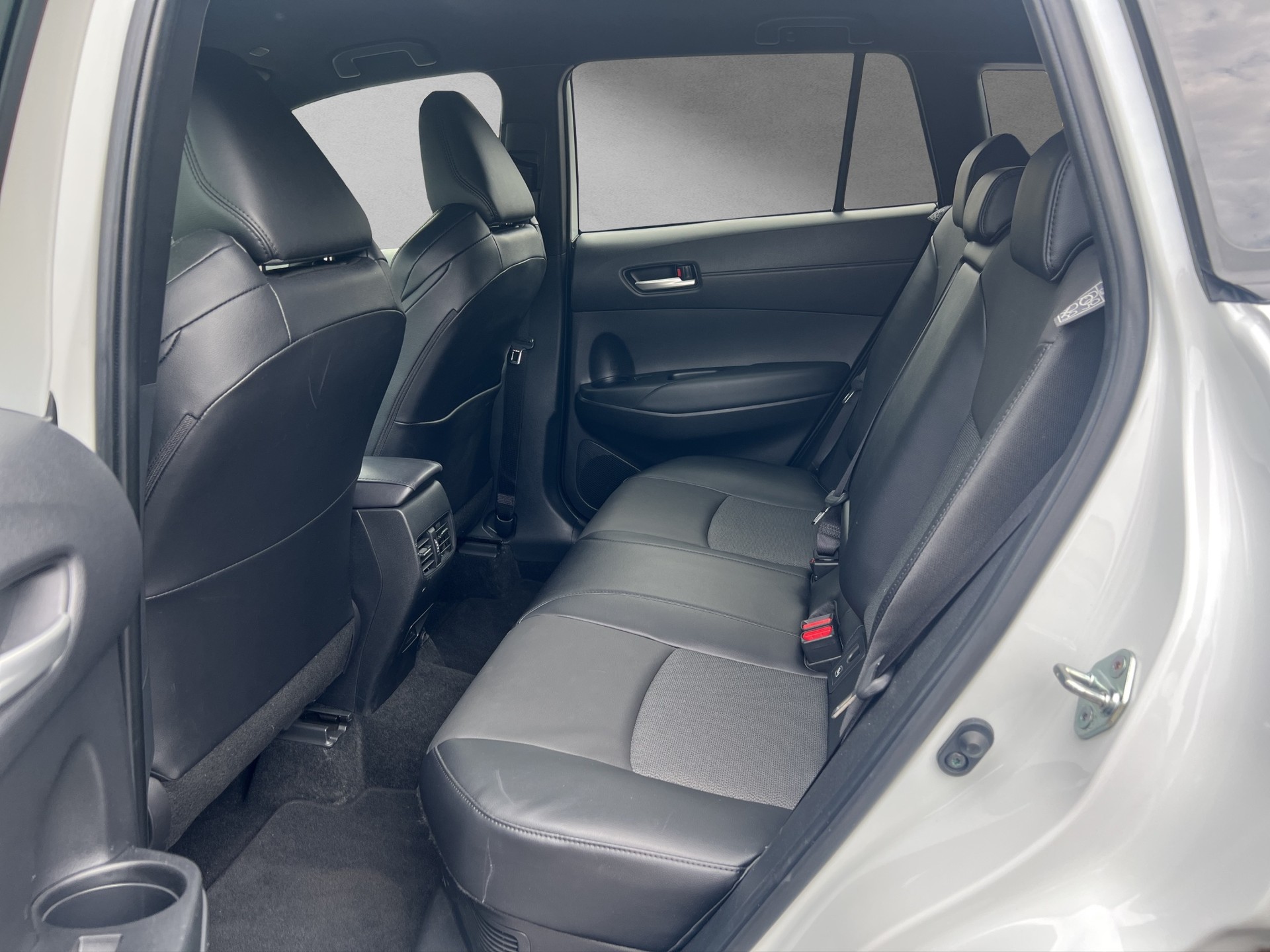 TOYOTA Corolla Cross 2.0 HSD Trend AWD-i-image-8