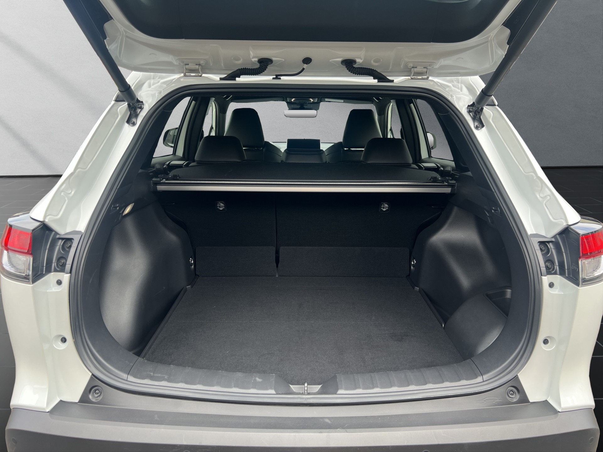 TOYOTA Corolla Cross 2.0 HSD Trend AWD-i-image-9