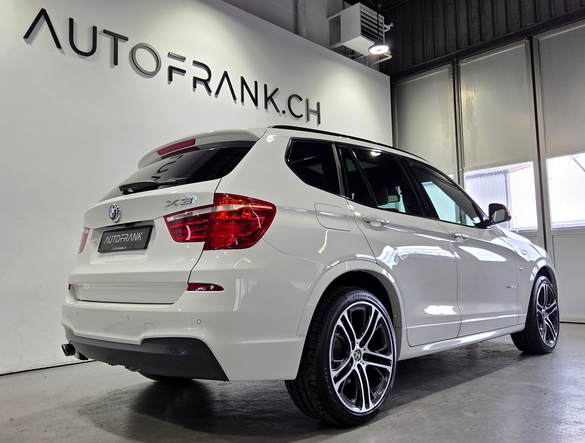BMW X3 20d xDrive M-Sport-showroom-element-2