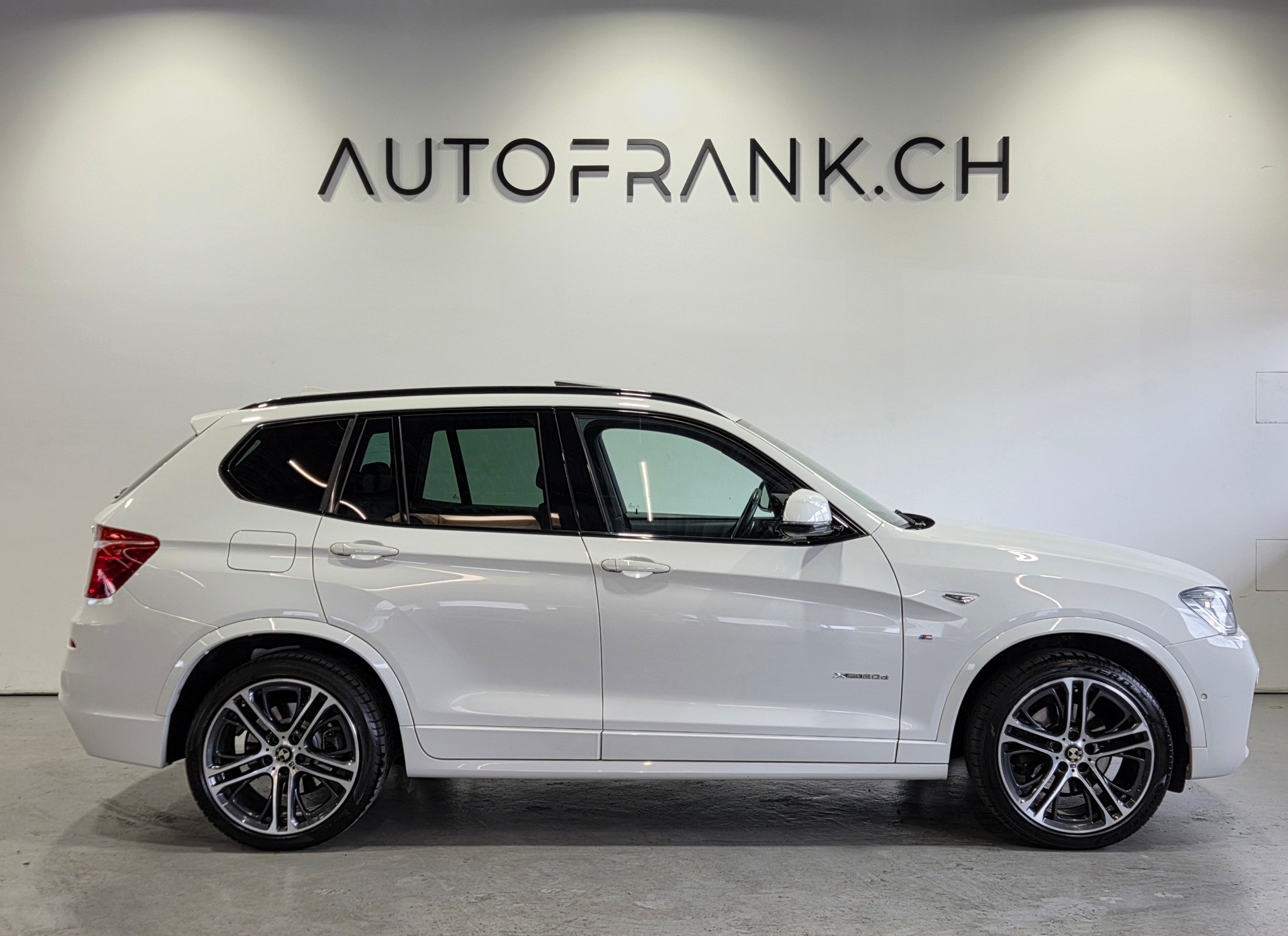 BMW X3 20d xDrive M-Sport-showroom-element-1