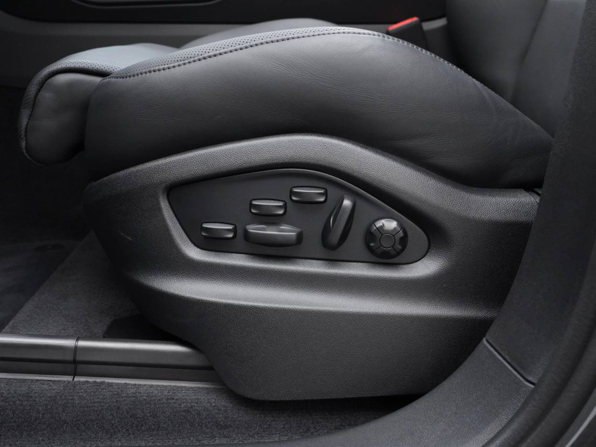 PORSCHE Cayenne S E-Hybrid-image-22