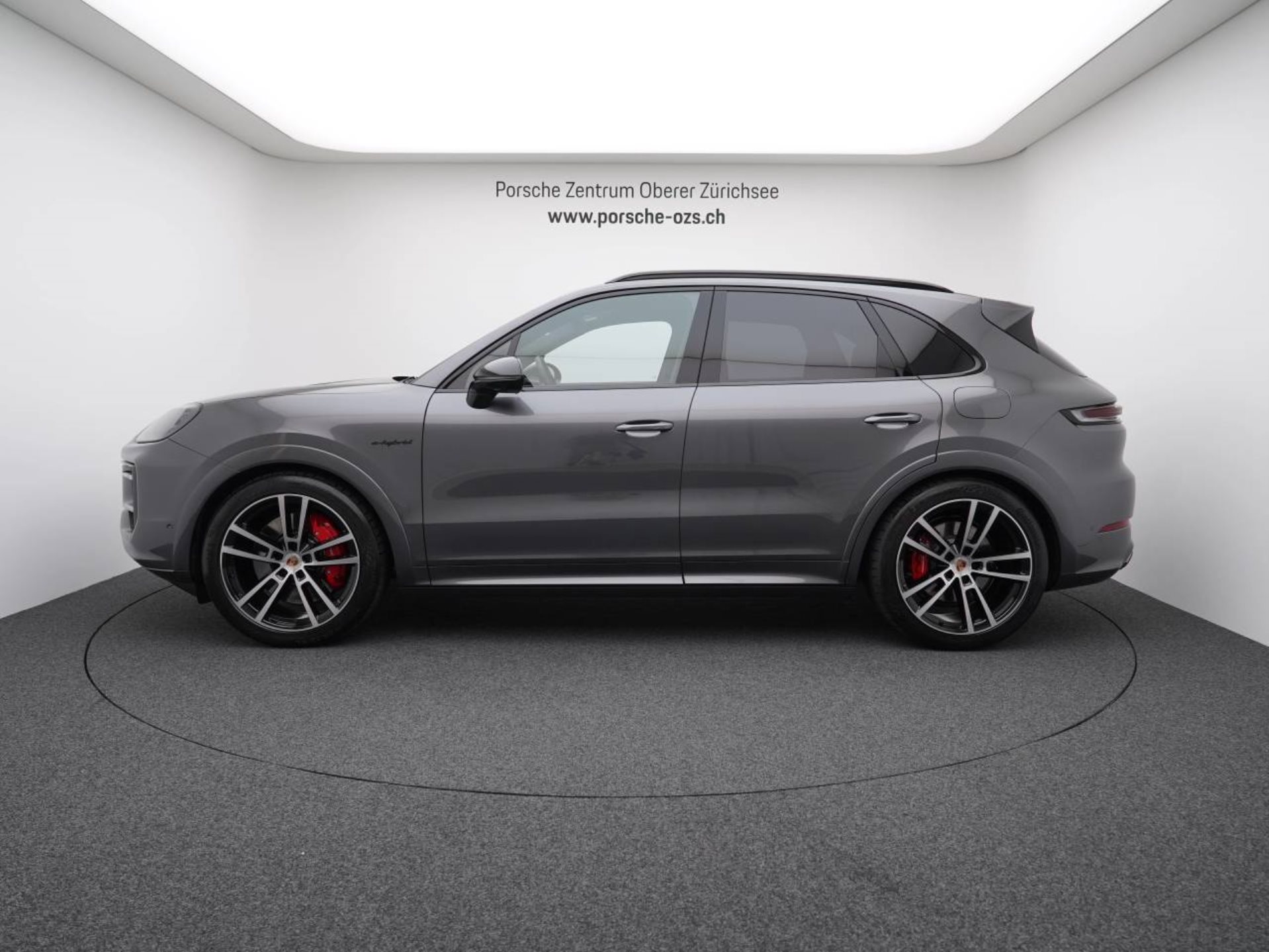 PORSCHE Cayenne S E-Hybrid-showroom-element-1