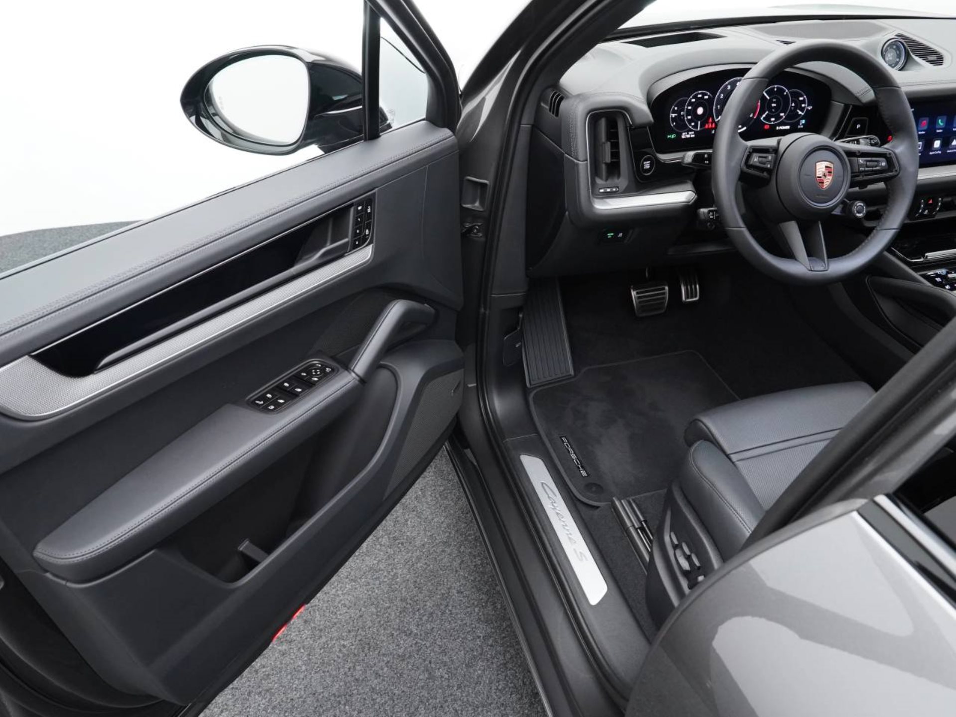 PORSCHE Cayenne S E-Hybrid-showroom-element-3