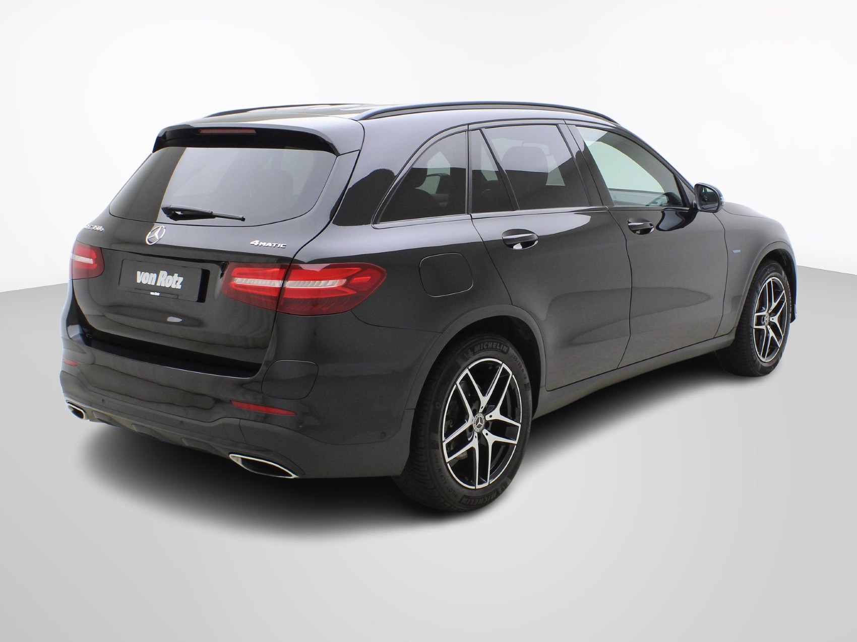 MERCEDES-BENZ GLC-Klasse GLC 350 e AMG Line 4matic-image-4