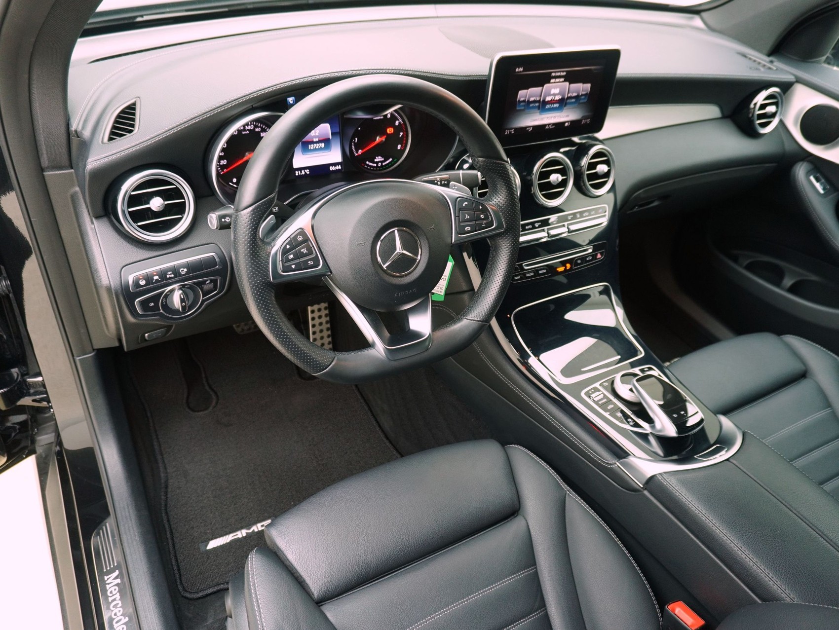 MERCEDES-BENZ GLC-Klasse GLC 350 e AMG Line 4matic-image-11