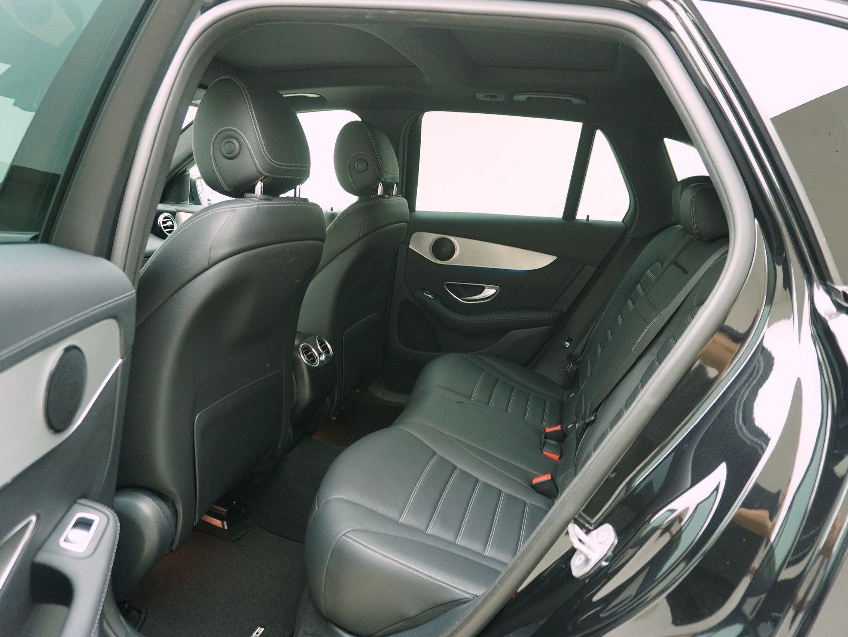 MERCEDES-BENZ GLC-Klasse GLC 350 e AMG Line 4matic-image-12