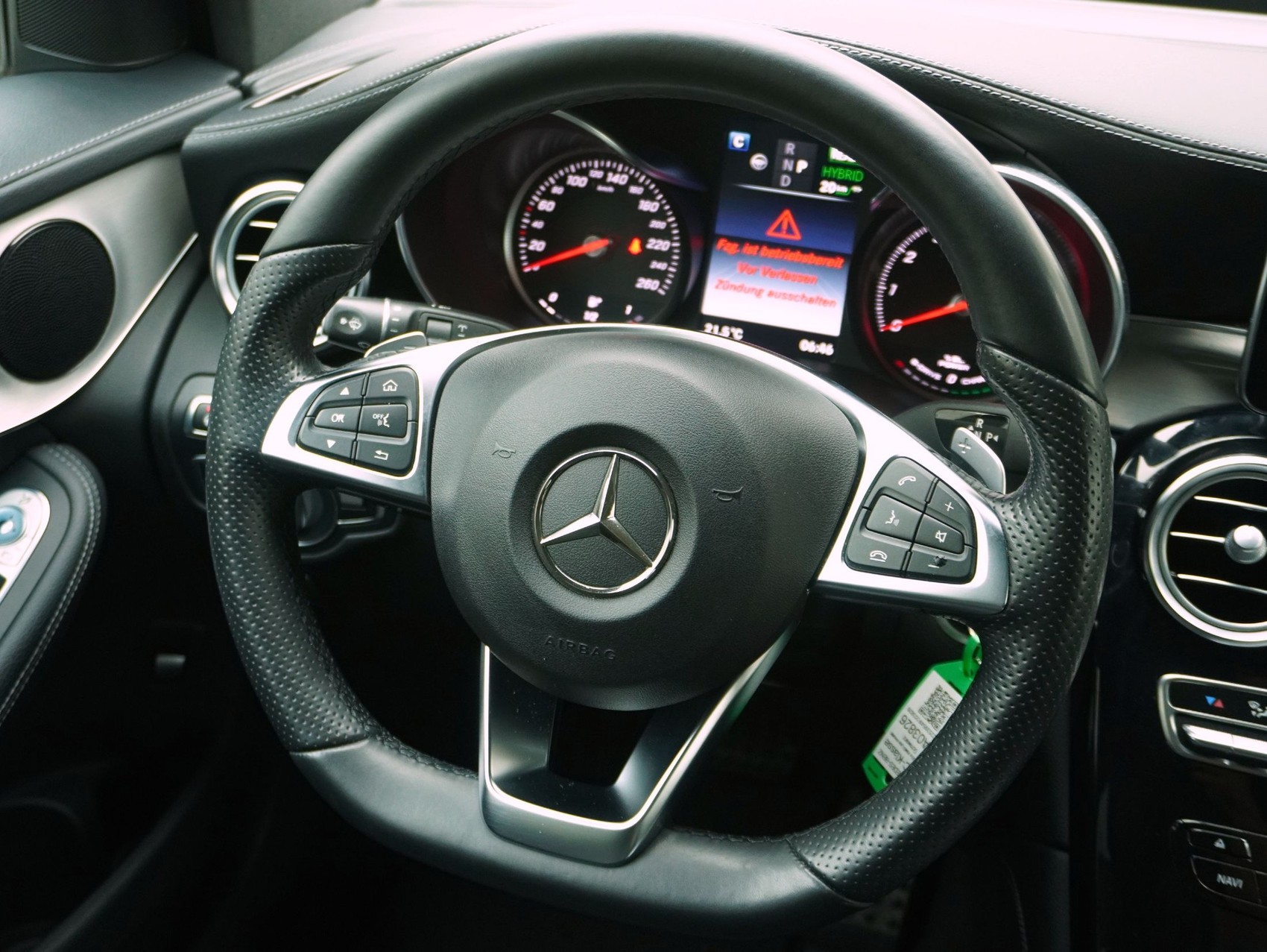 MERCEDES-BENZ GLC-Klasse GLC 350 e AMG Line 4matic-image-10