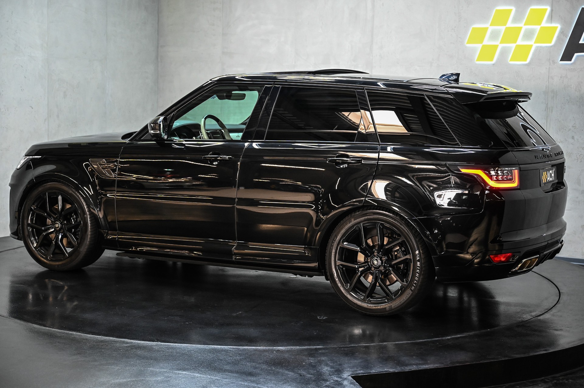 LAND ROVER Range Rover Sport 5.0 V8 SC SVR-image-5