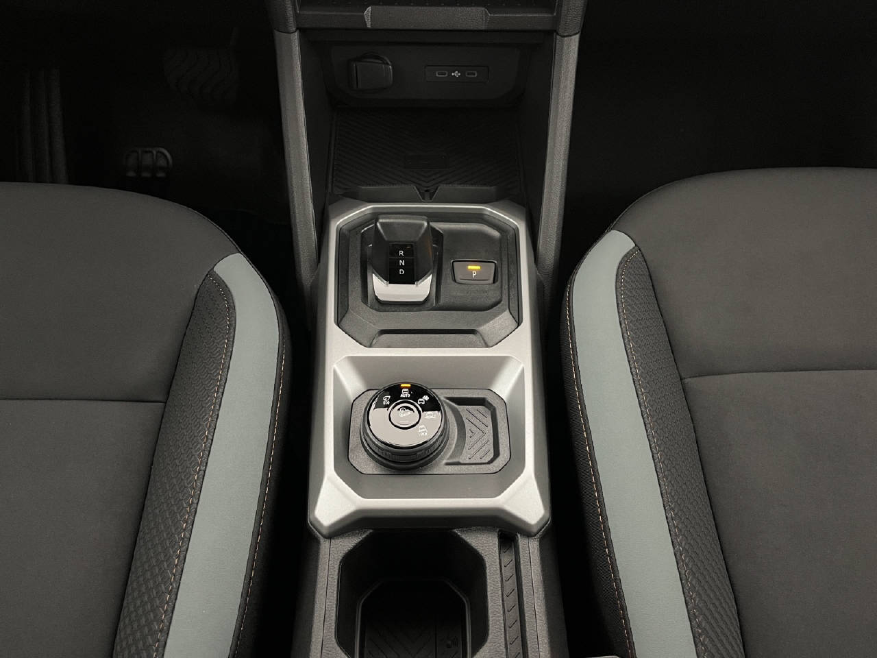 DACIA Duster 1.2 Hybrid Extreme 4WD-image-13