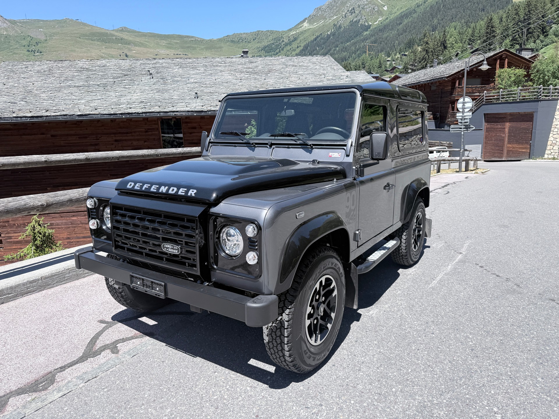 LAND ROVER Defender 90 2.2 TD4 Station Wagon Adventure
