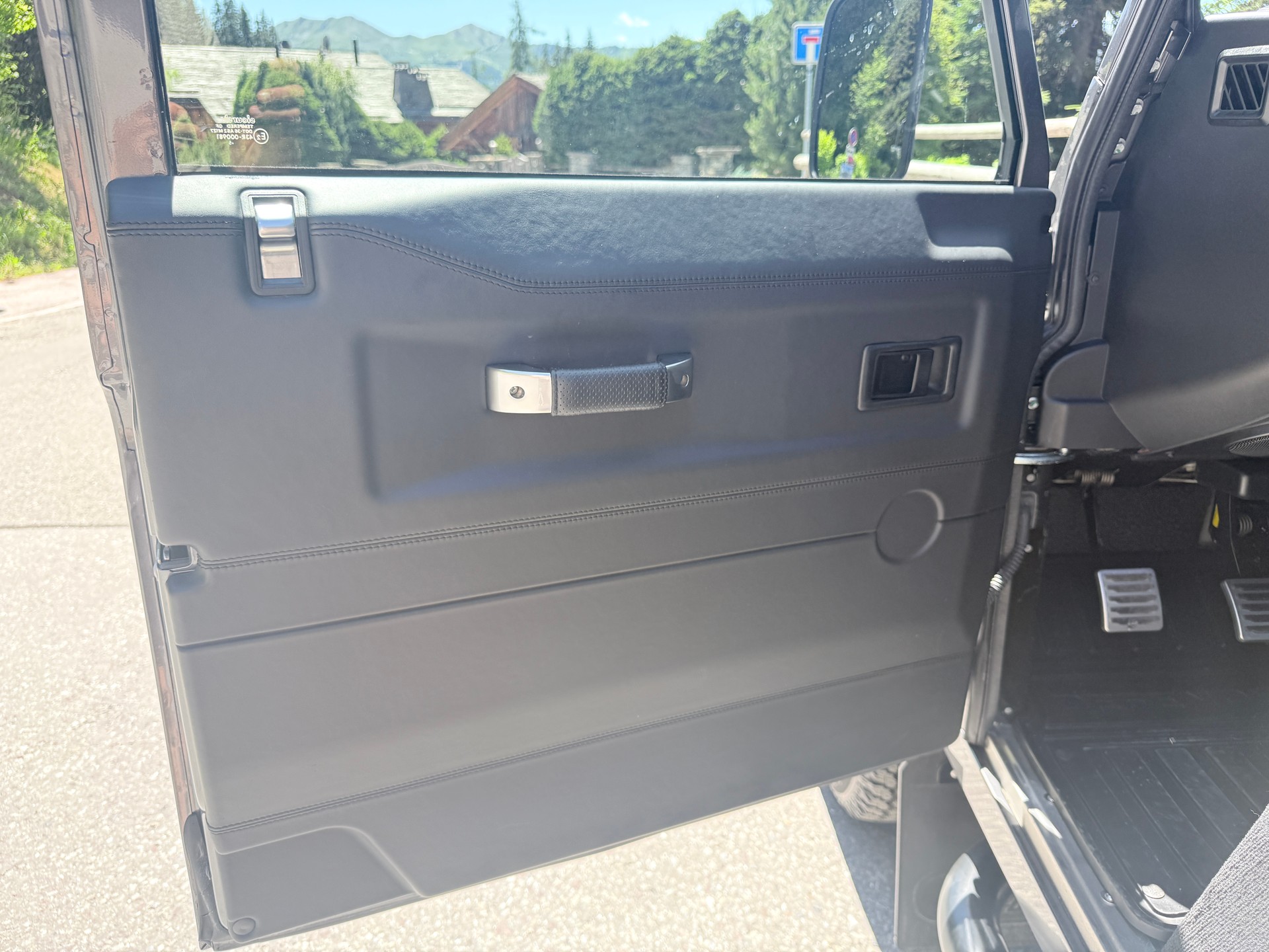 LAND ROVER Defender 90 2.2 TD4 Station Wagon Adventure-image-13