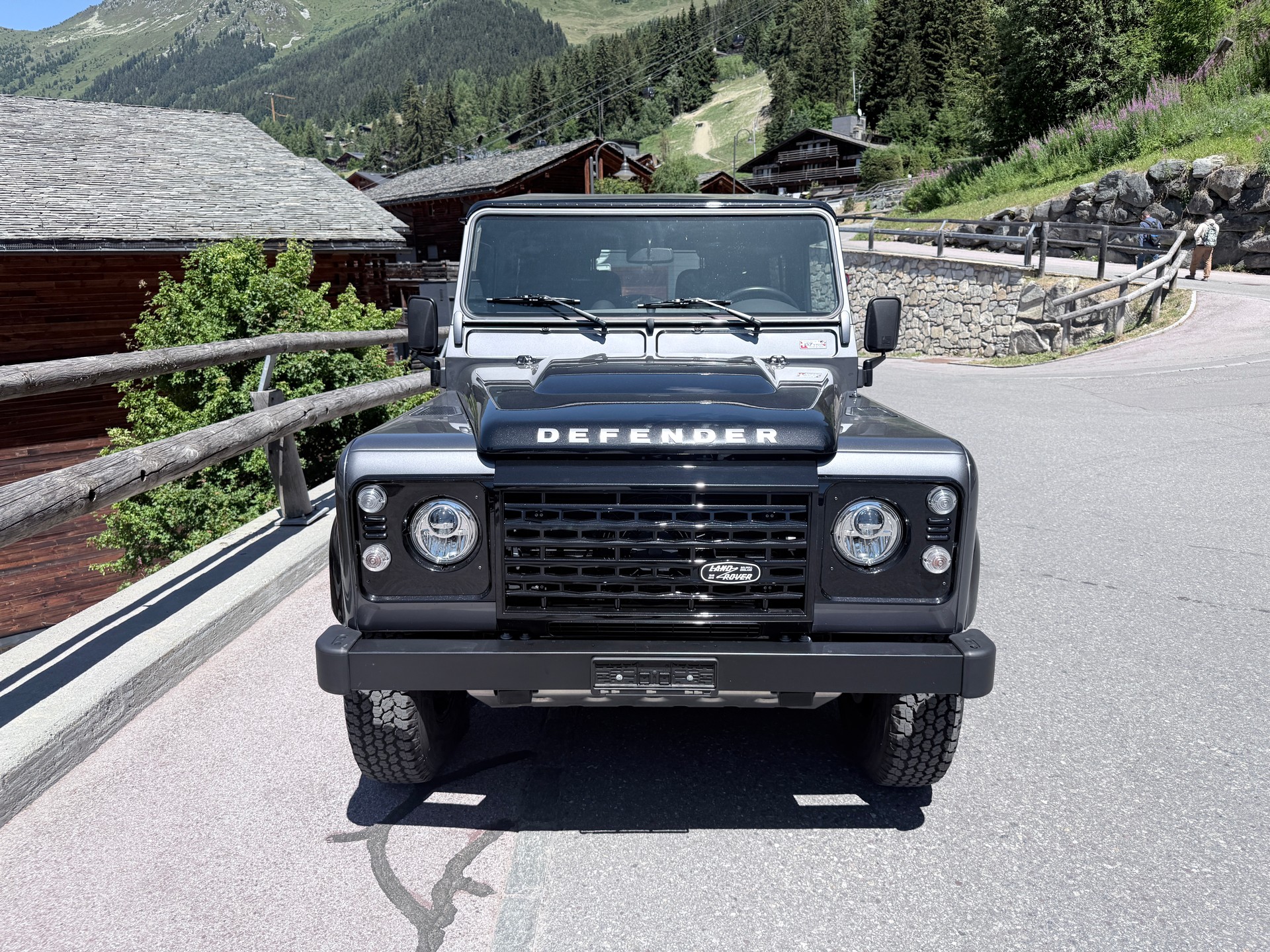 LAND ROVER Defender 90 2.2 TD4 Station Wagon Adventure-showroom-element-2