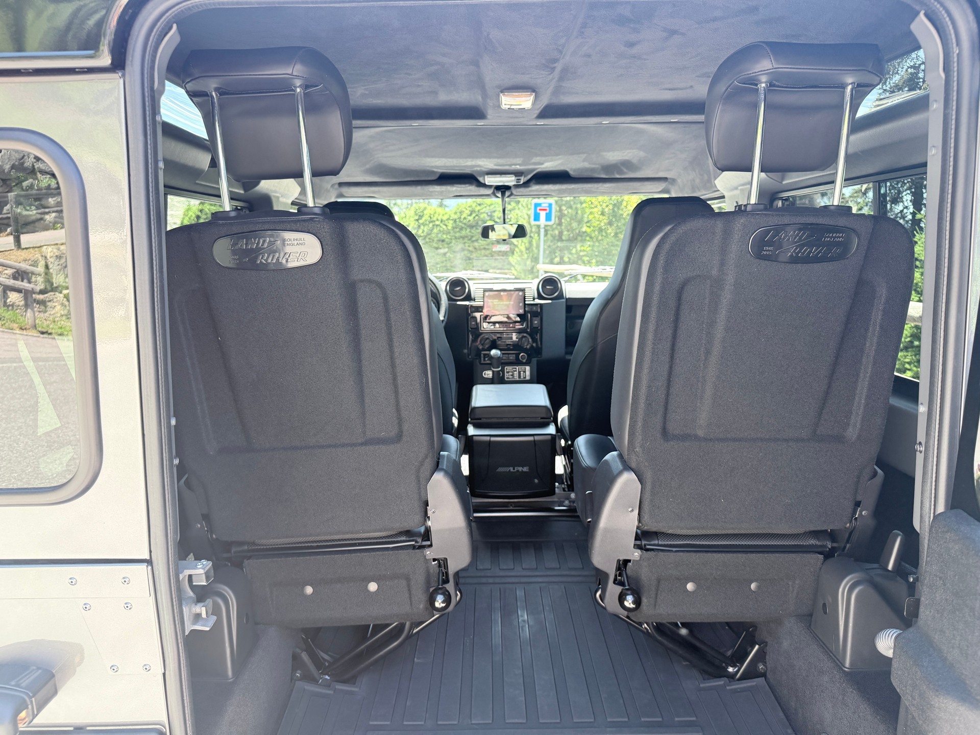 LAND ROVER Defender 90 2.2 TD4 Station Wagon Adventure-image-11