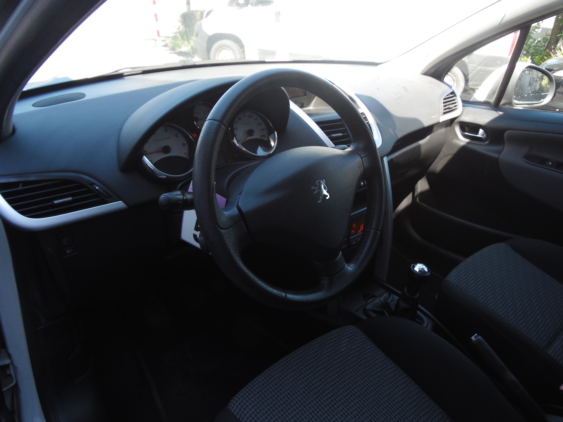 PEUGEOT 207 1.6 16V Trendy Clim-image-10